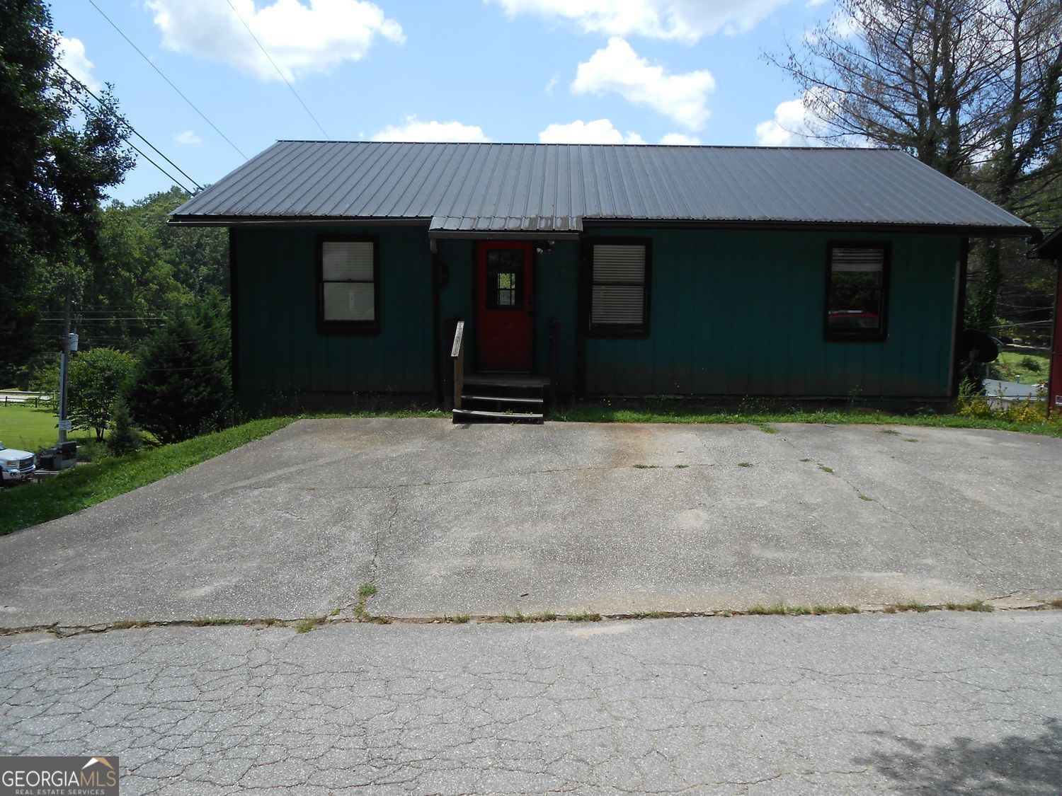 5 West Pine Crest Drive Property Photo 1