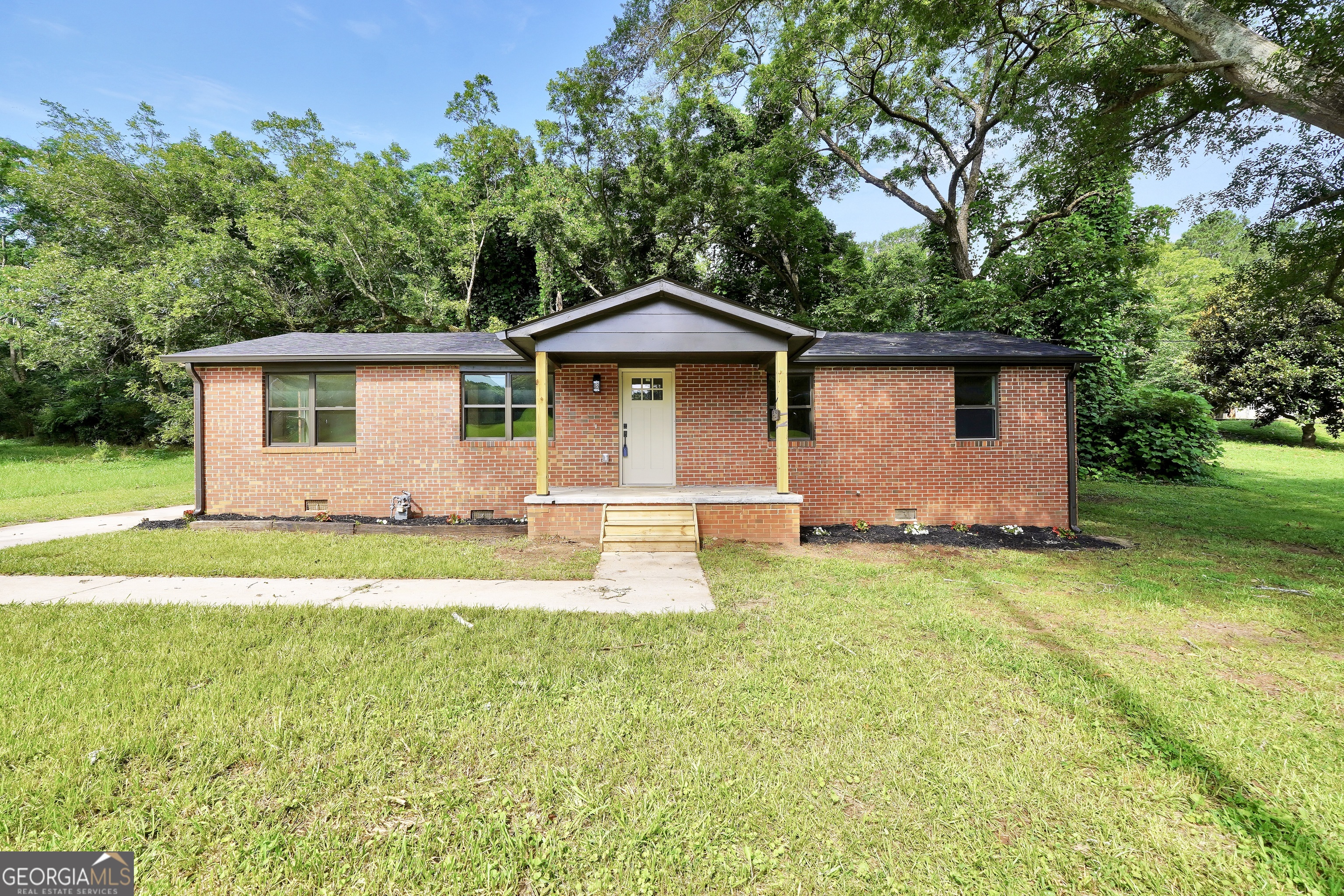250 Mill Street Property Photo 1