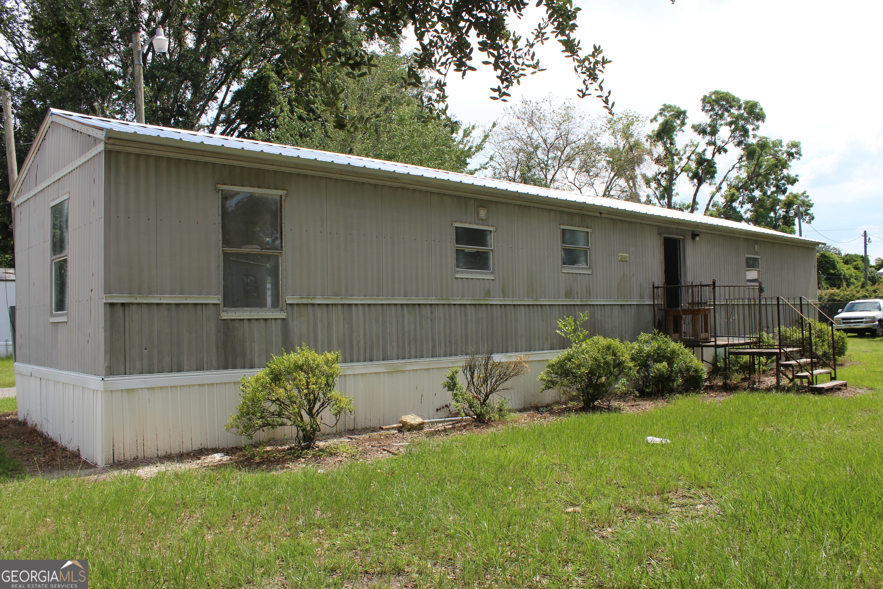 33 Peeler Property Photo 1