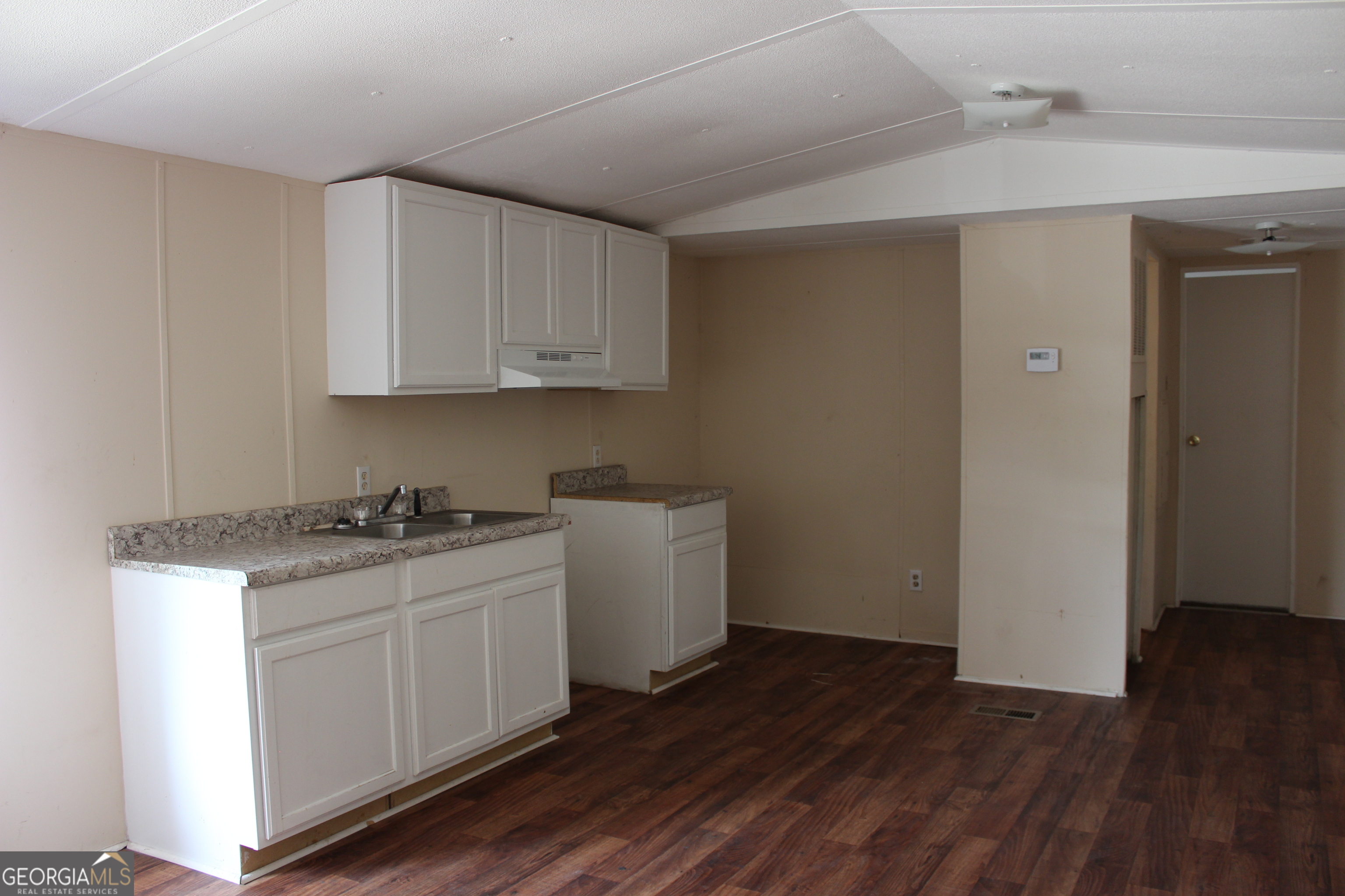 33 Peeler Property Photo 2