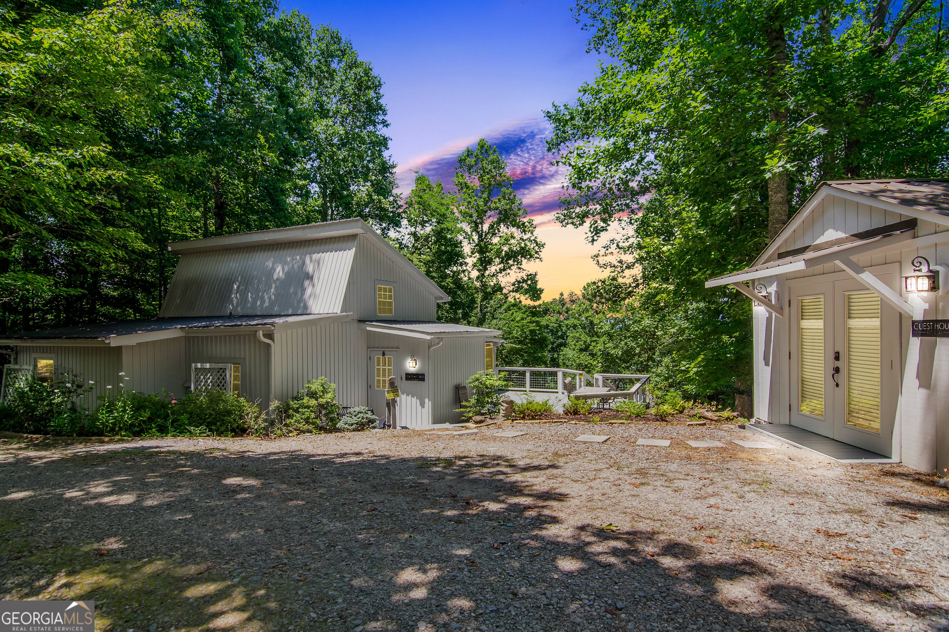1056 Sky Hawk Mountain Road Property Photo 1
