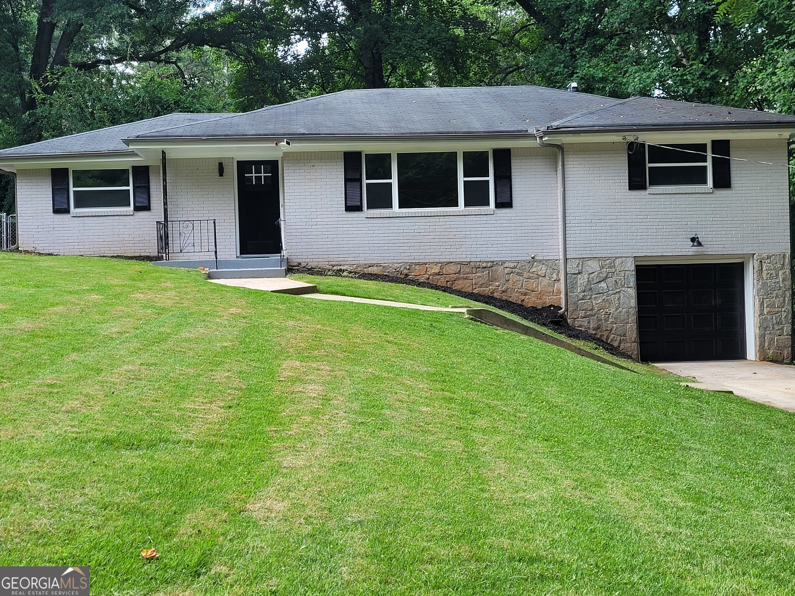 2926 Monterey Drive Property Photo 1