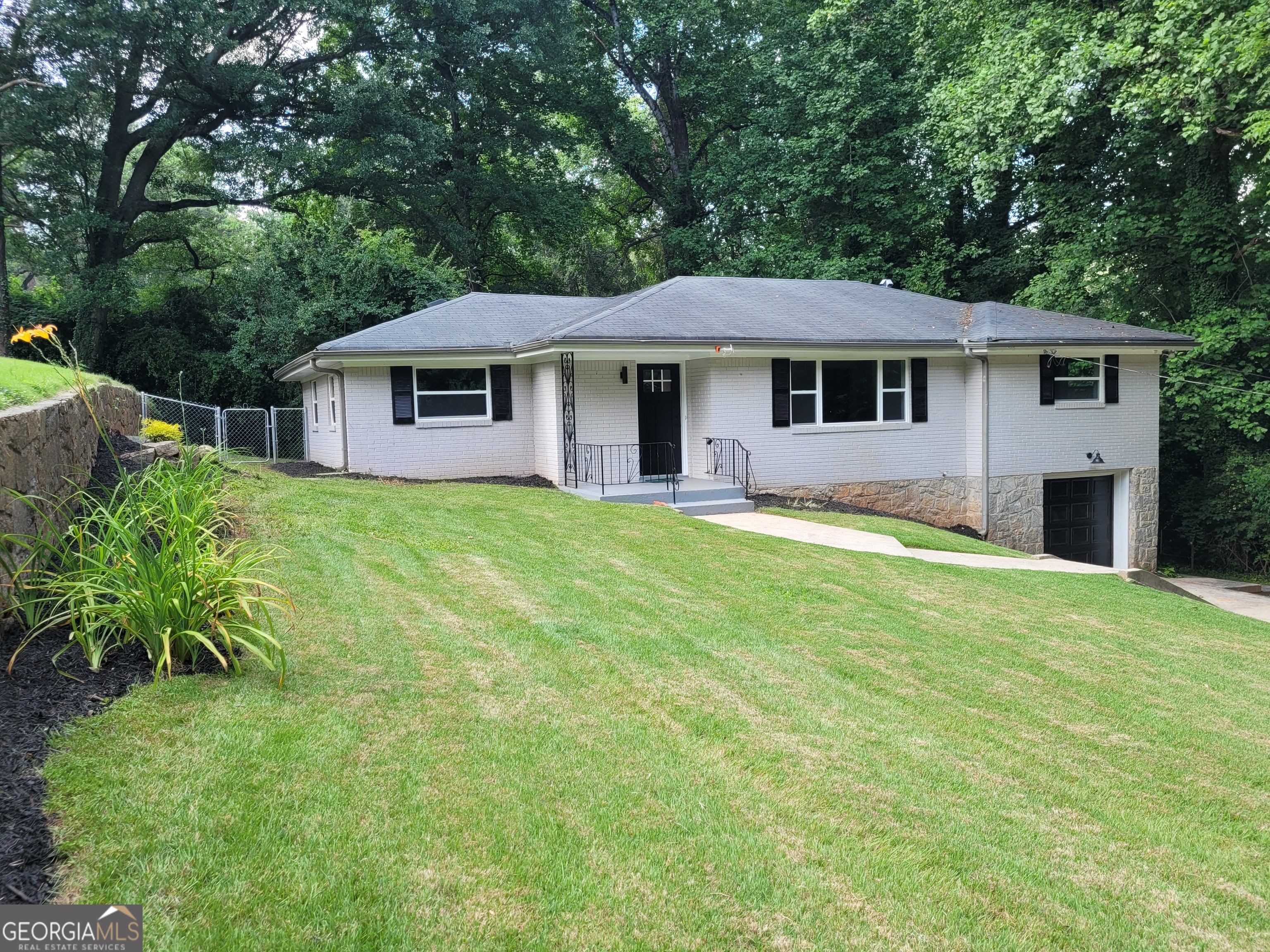 2926 Monterey Drive Property Photo 2