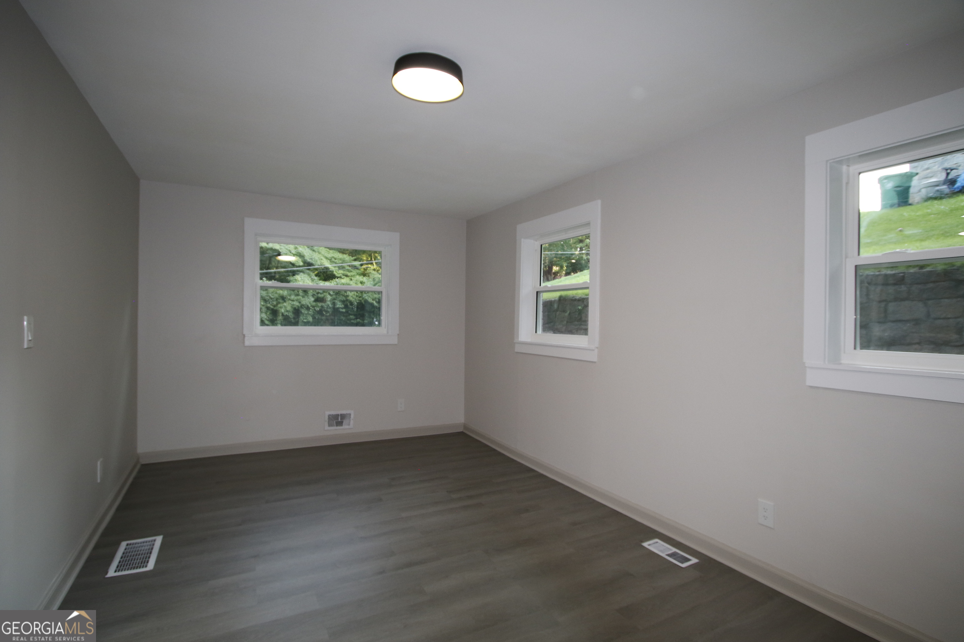 2926 Monterey Drive Property Photo 11