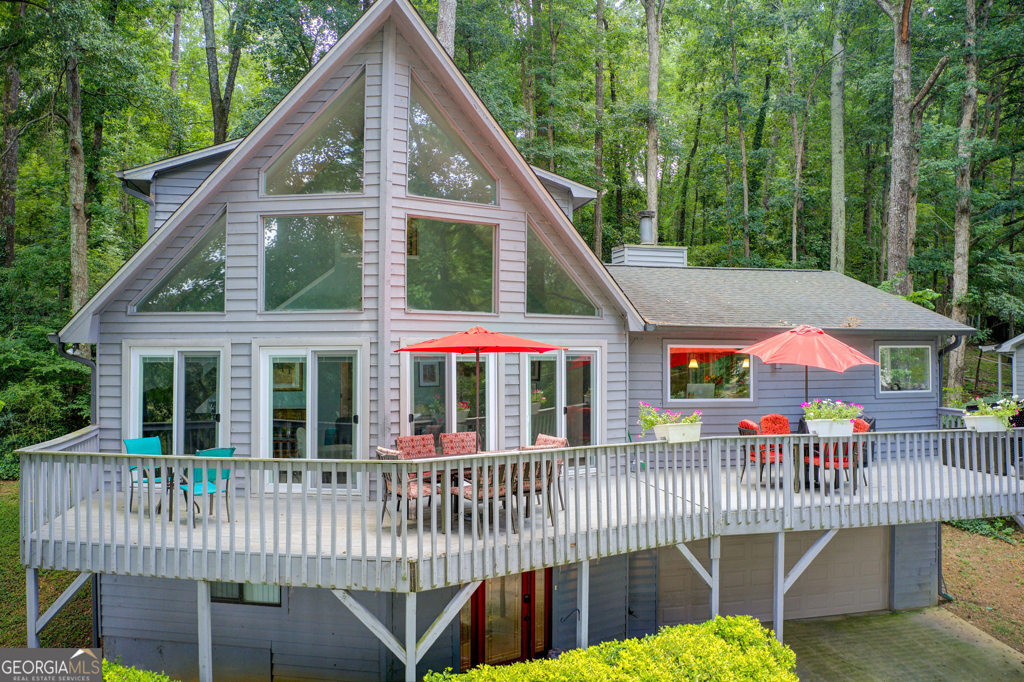 8531 Lake Drive Property Photo 1