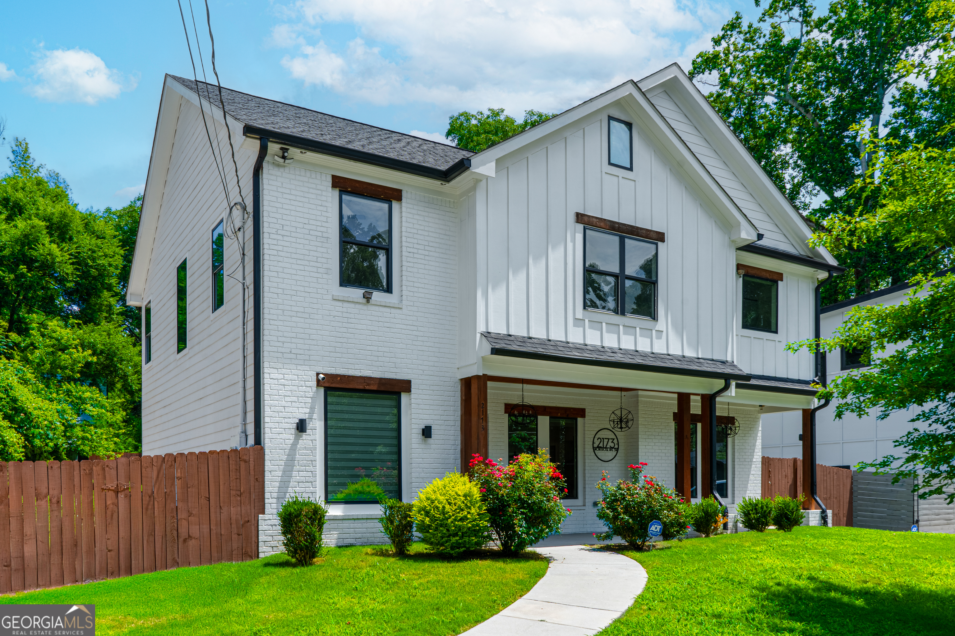 2173 MONTROSE Avenue Property Photo 1