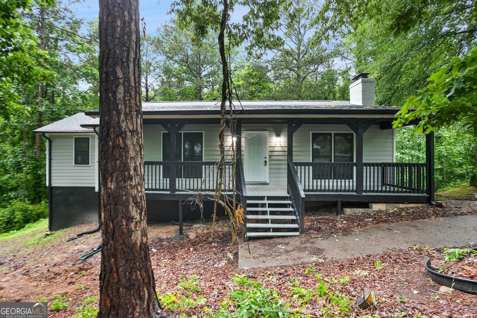 6032 Lakeshore Drive Se Property Photo 1