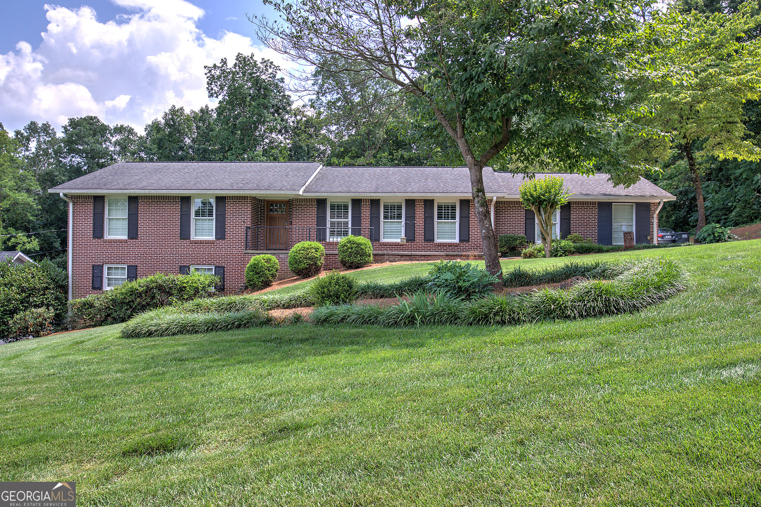 198 Hillcrest Drive Property Photo 1