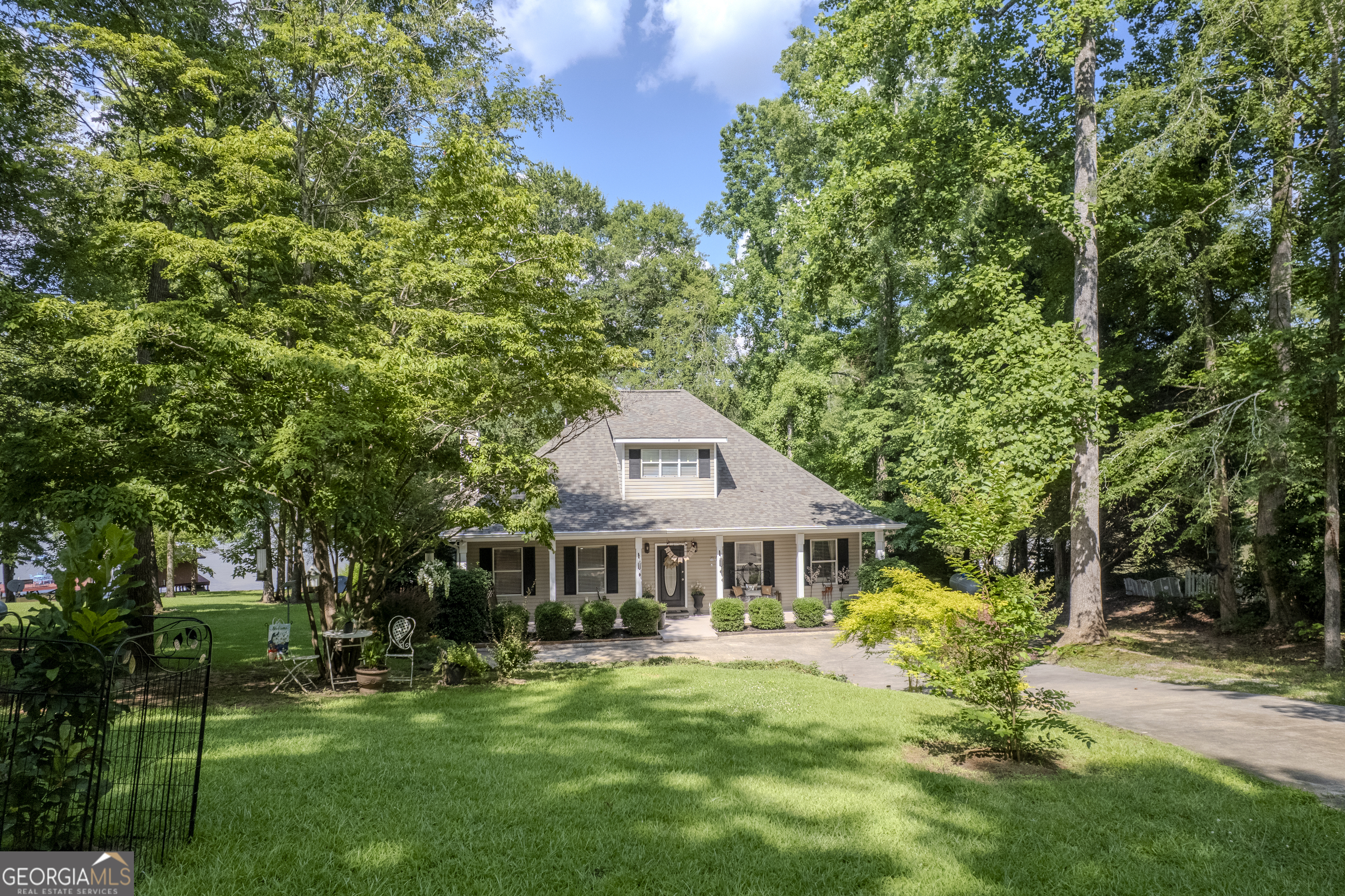 2298 Lakecrest Drive Property Photo 1