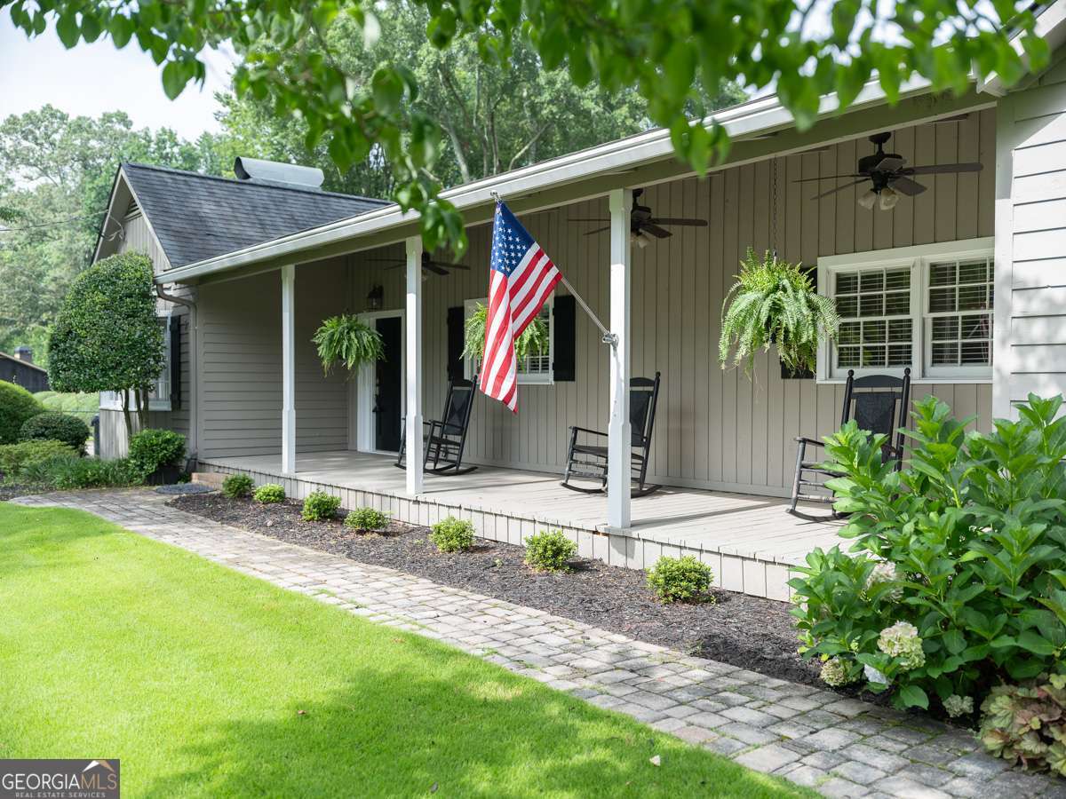 1615 Lancaster Drive Property Photo 1