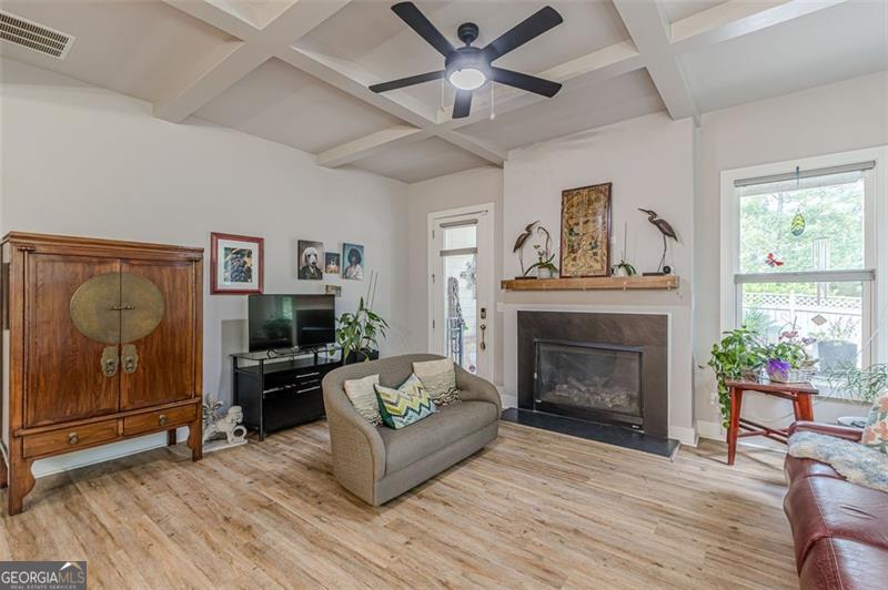 3157 Oakdale Road Property Photo 9