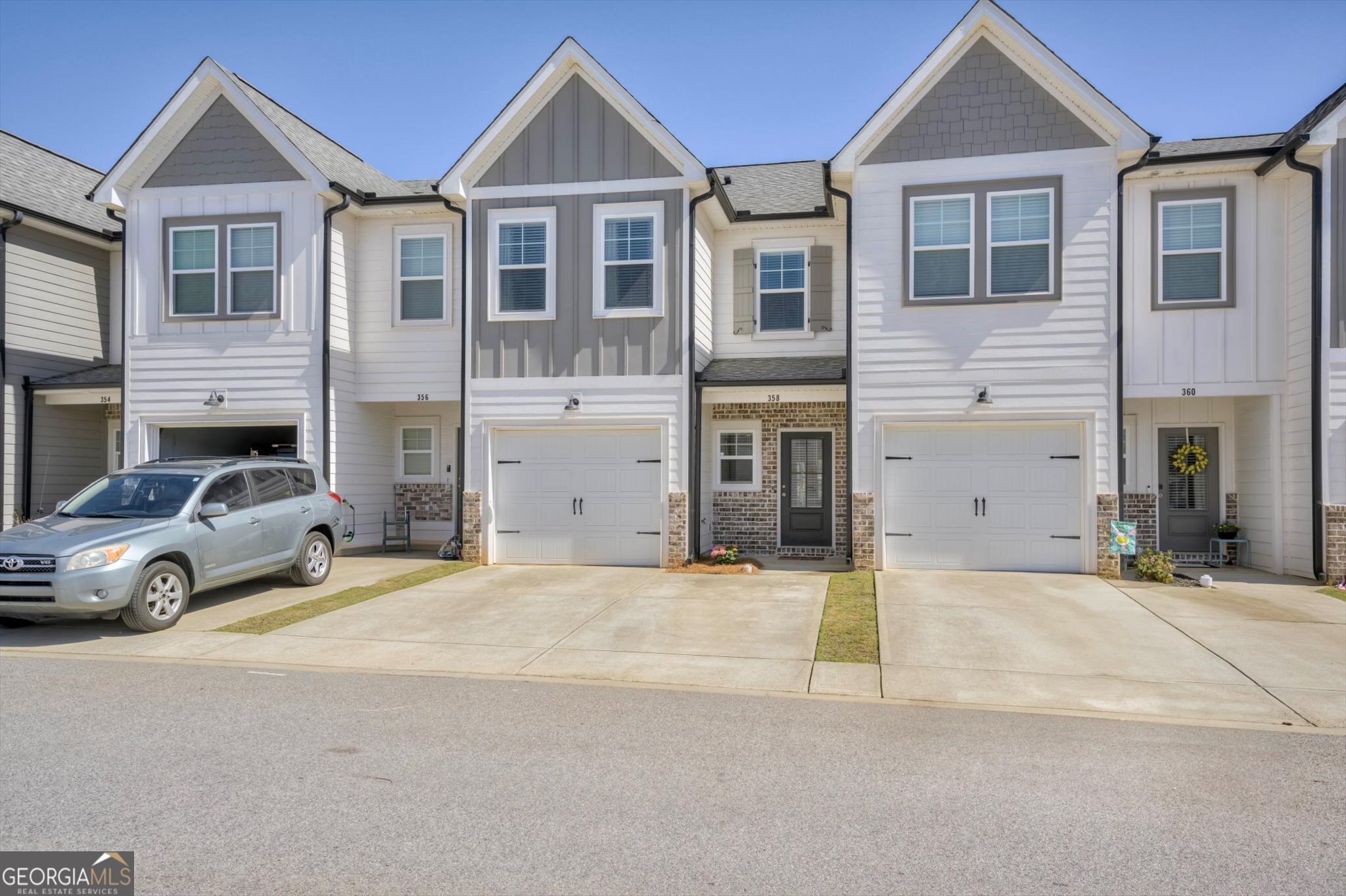 358 Sumac Property Photo 1
