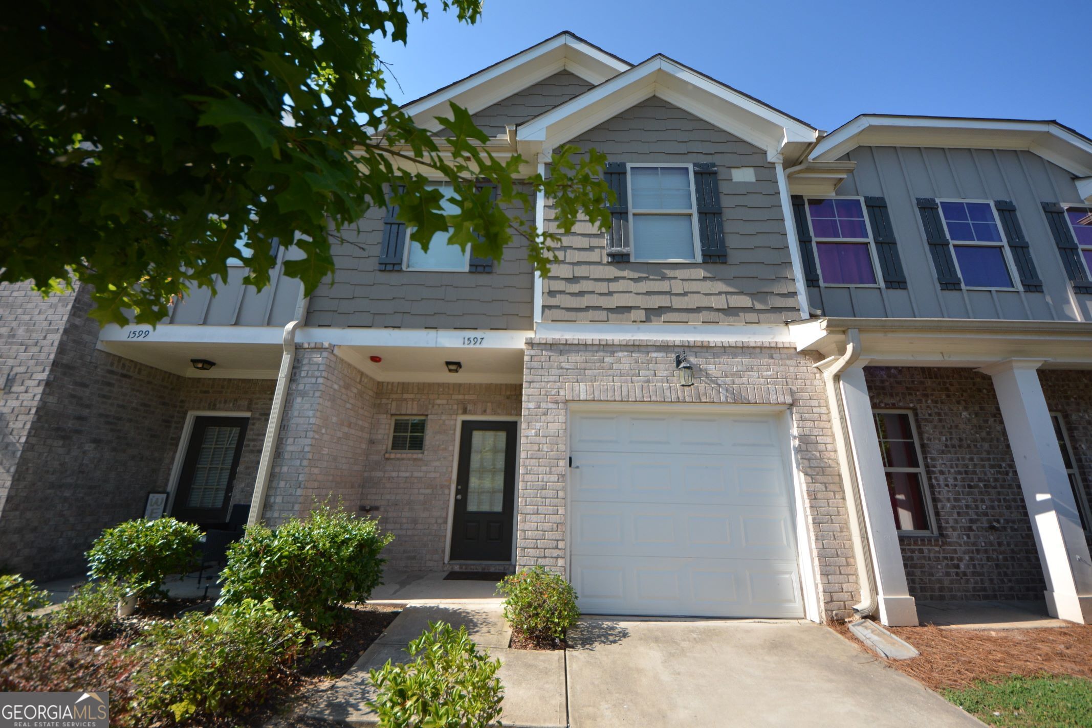 1597 Iris Walk Property Photo 1
