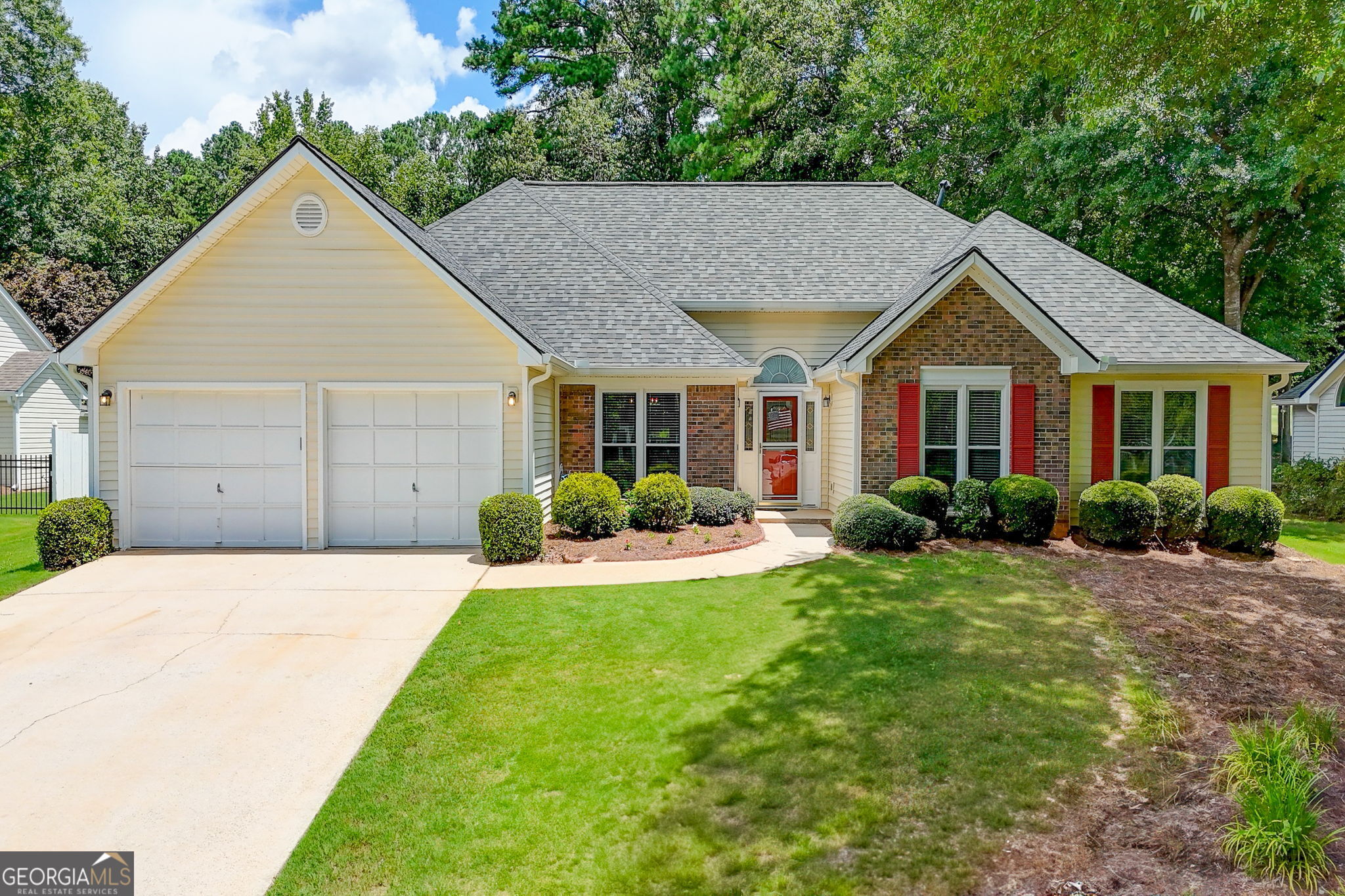 424 Hampton Green Property Photo 1