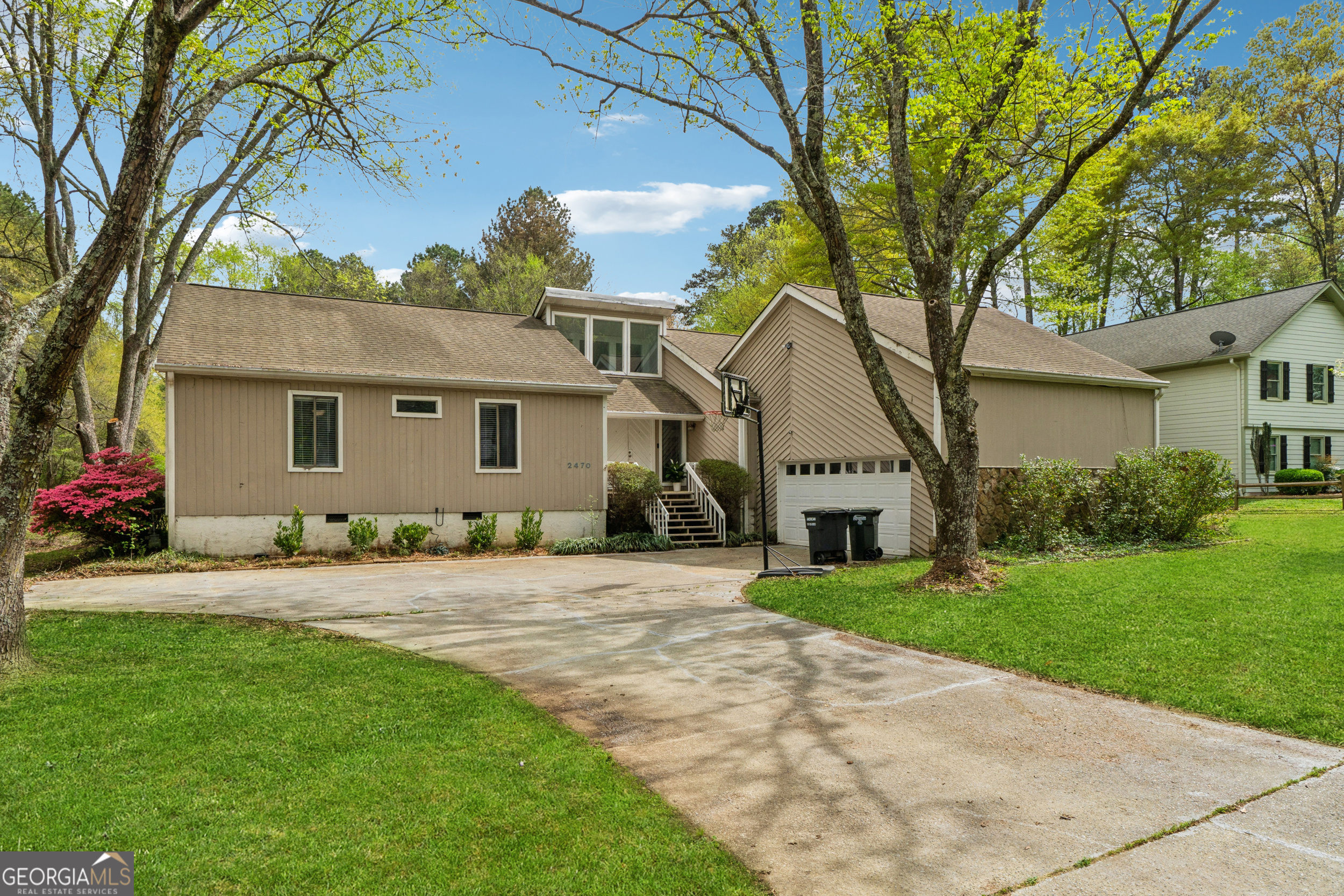 2470 Woodmere Drive Property Photo 1