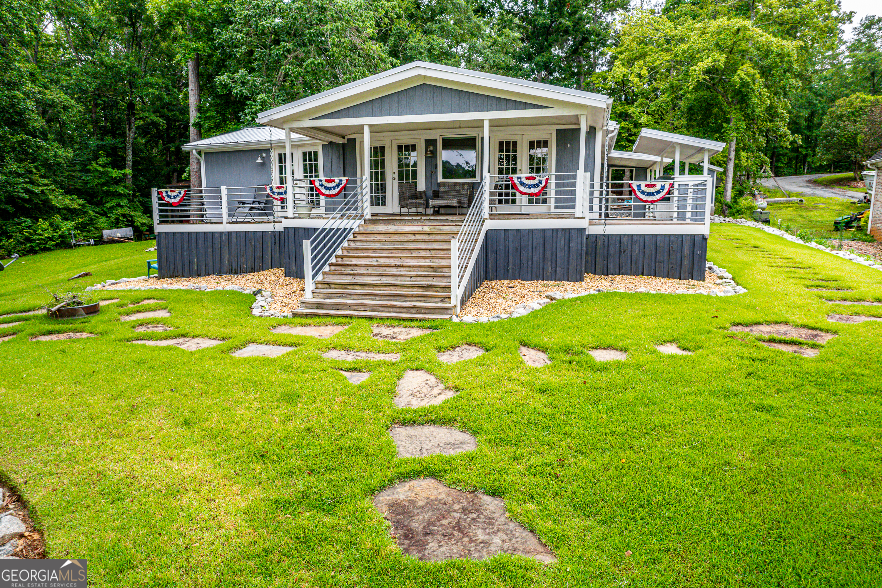 562 Twin Bridges Road Property Photo 1