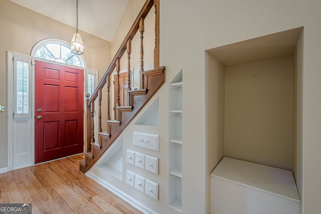 3258 Woodcliff Way Property Photo 7