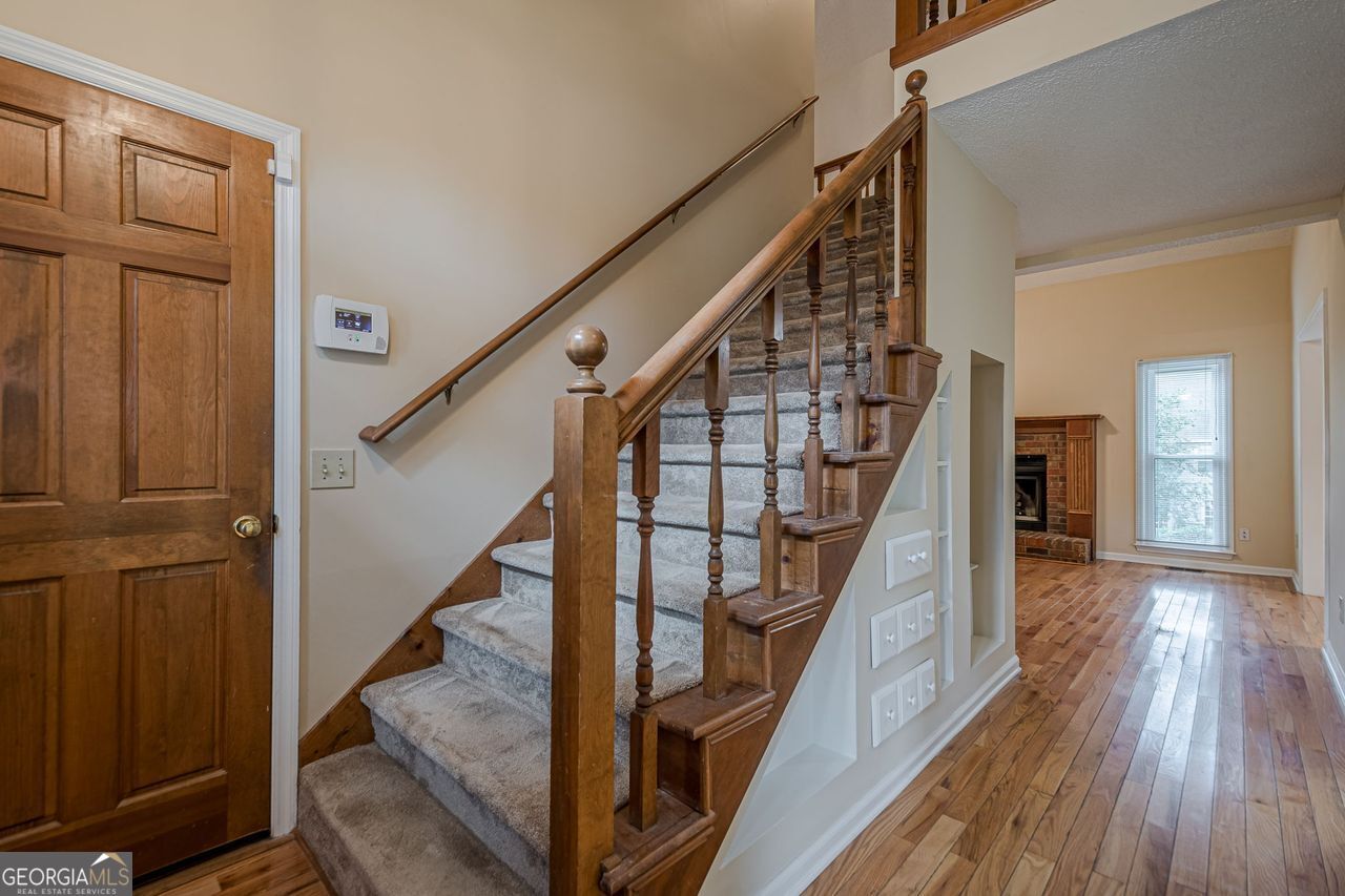 3258 Woodcliff Way Property Photo 8