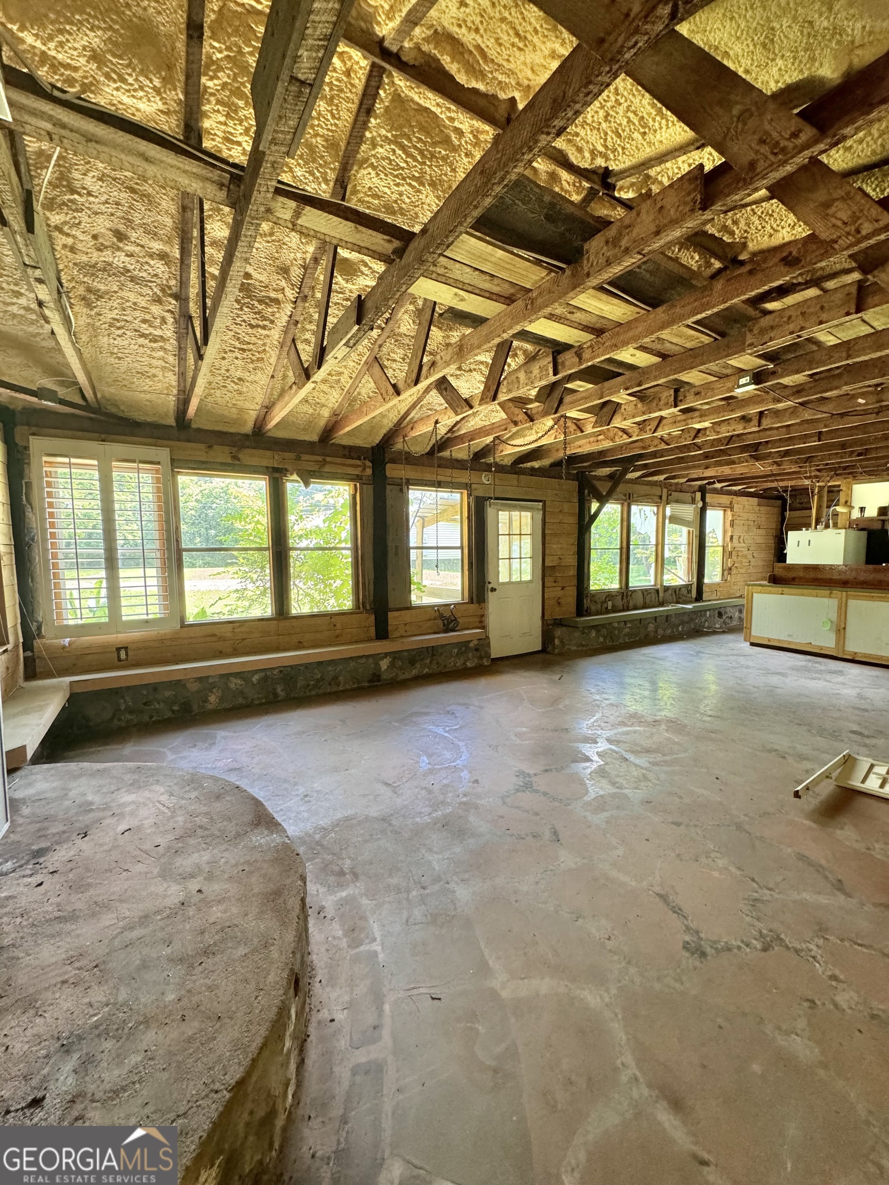 81 Hughes Dairy Road Se Property Photo 3