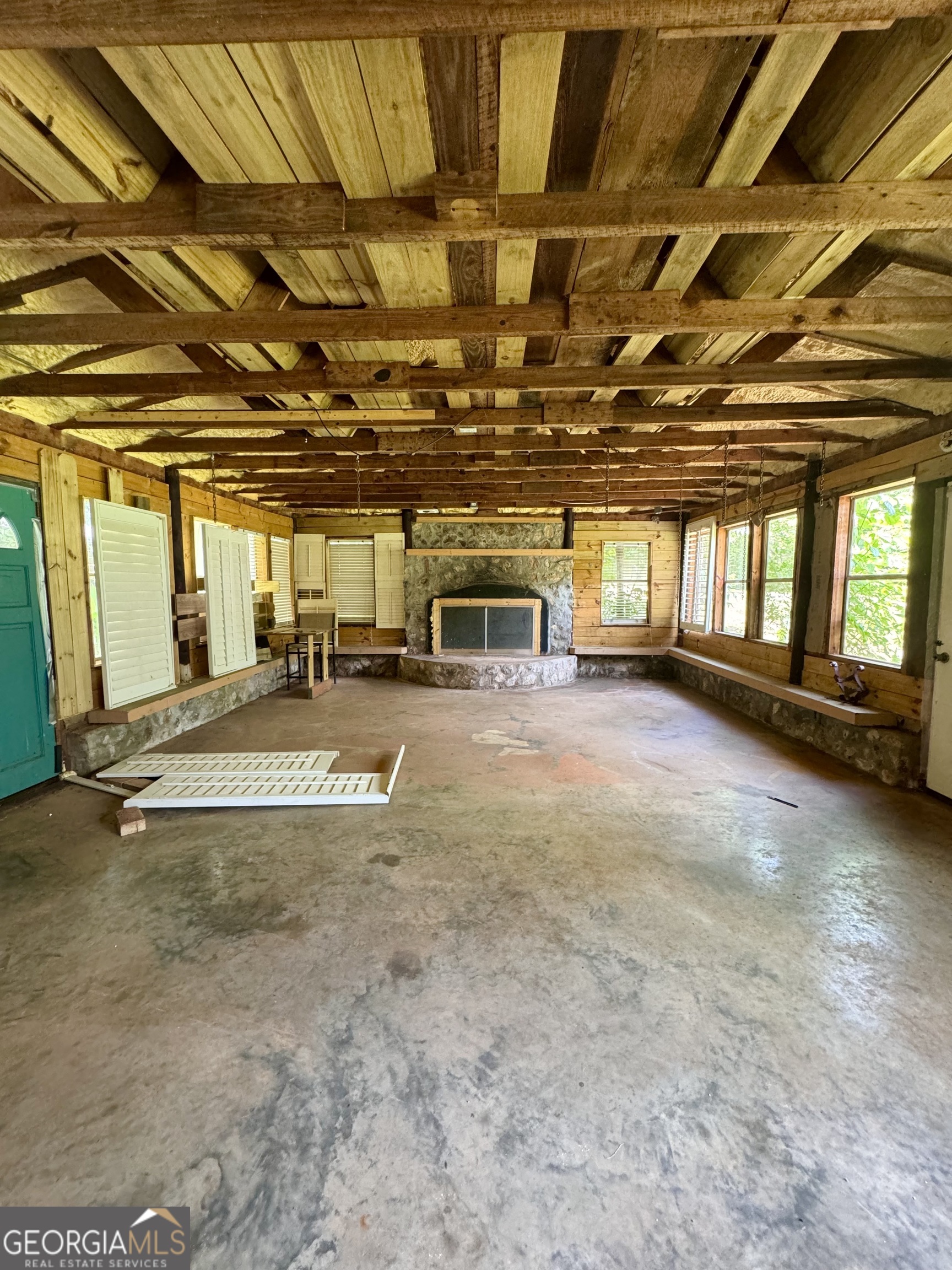 81 Hughes Dairy Road Se Property Photo 4