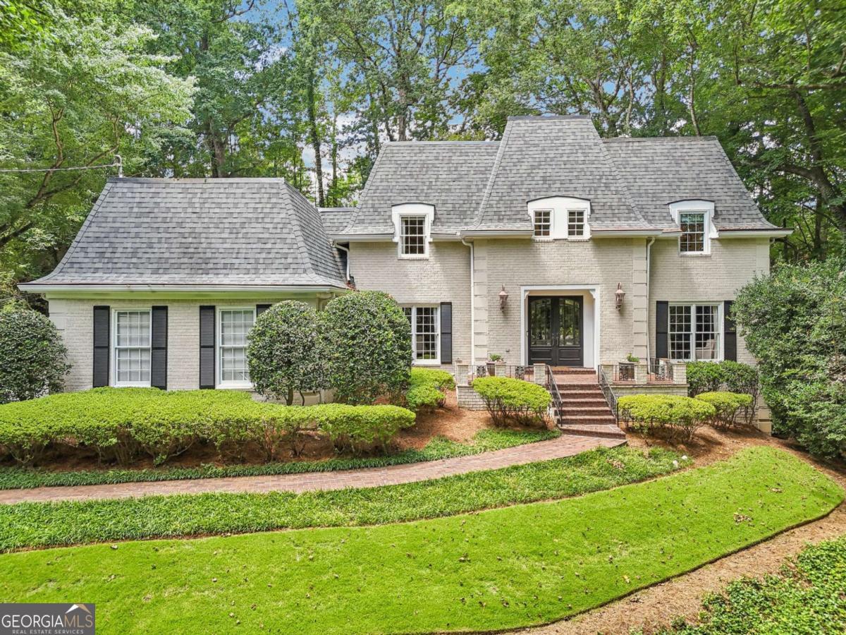 1382 W Wesley Road NW