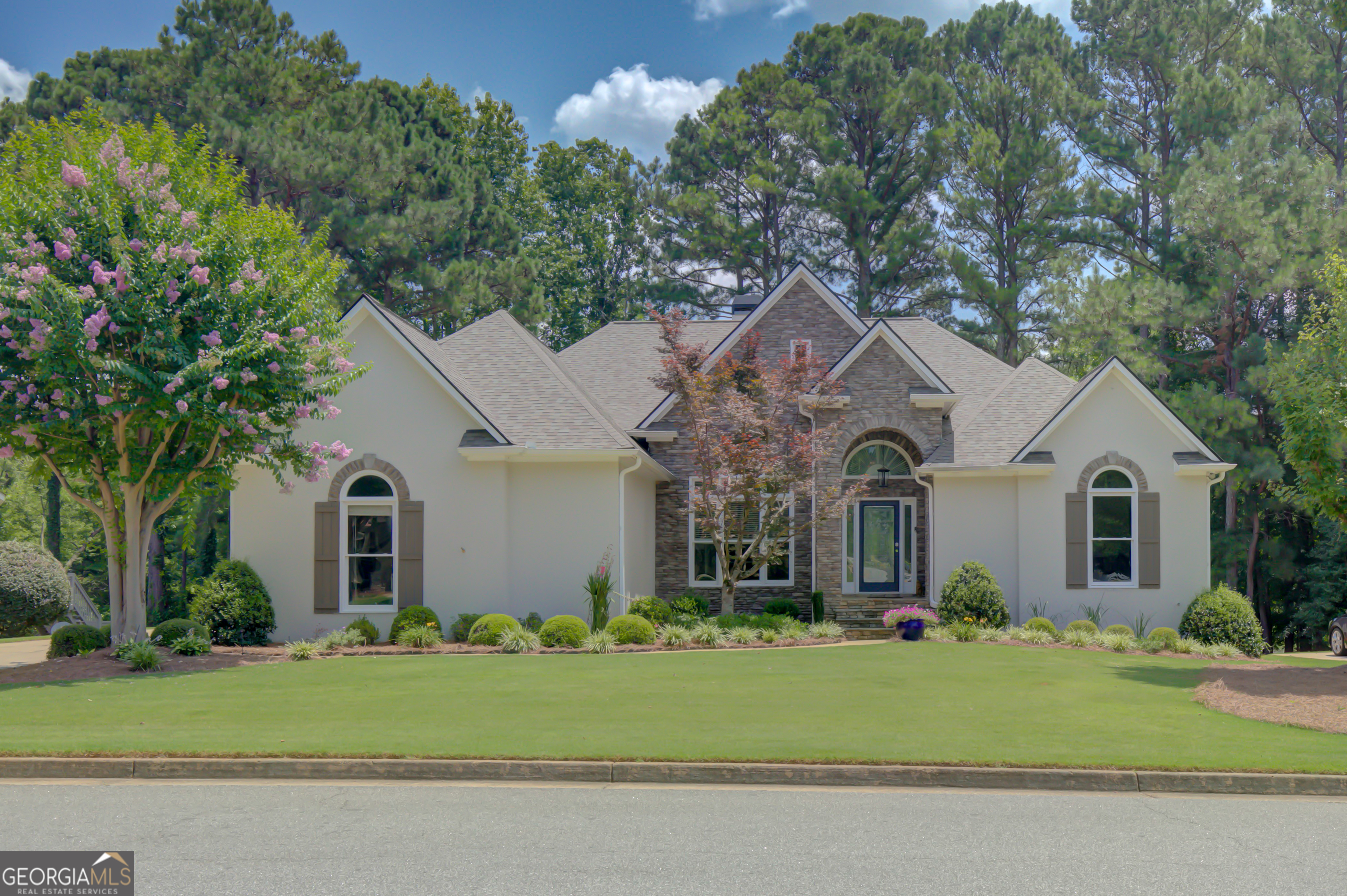 425 Lake Forest Drive Property Photo 1