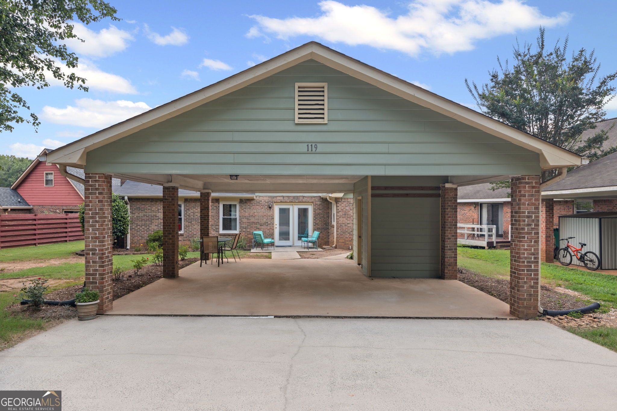 119 Oxford Square Property Photo 1