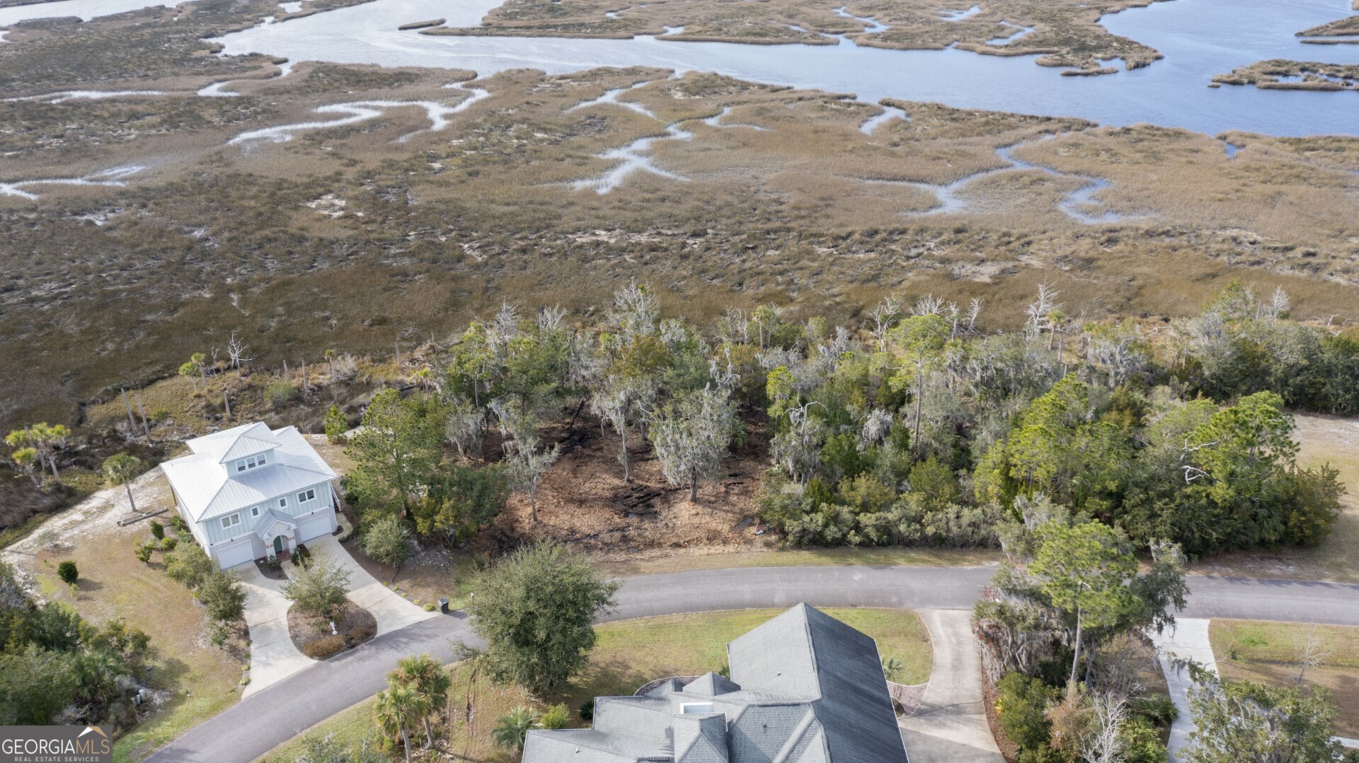 907 E Riverview Drive Property Photo 1