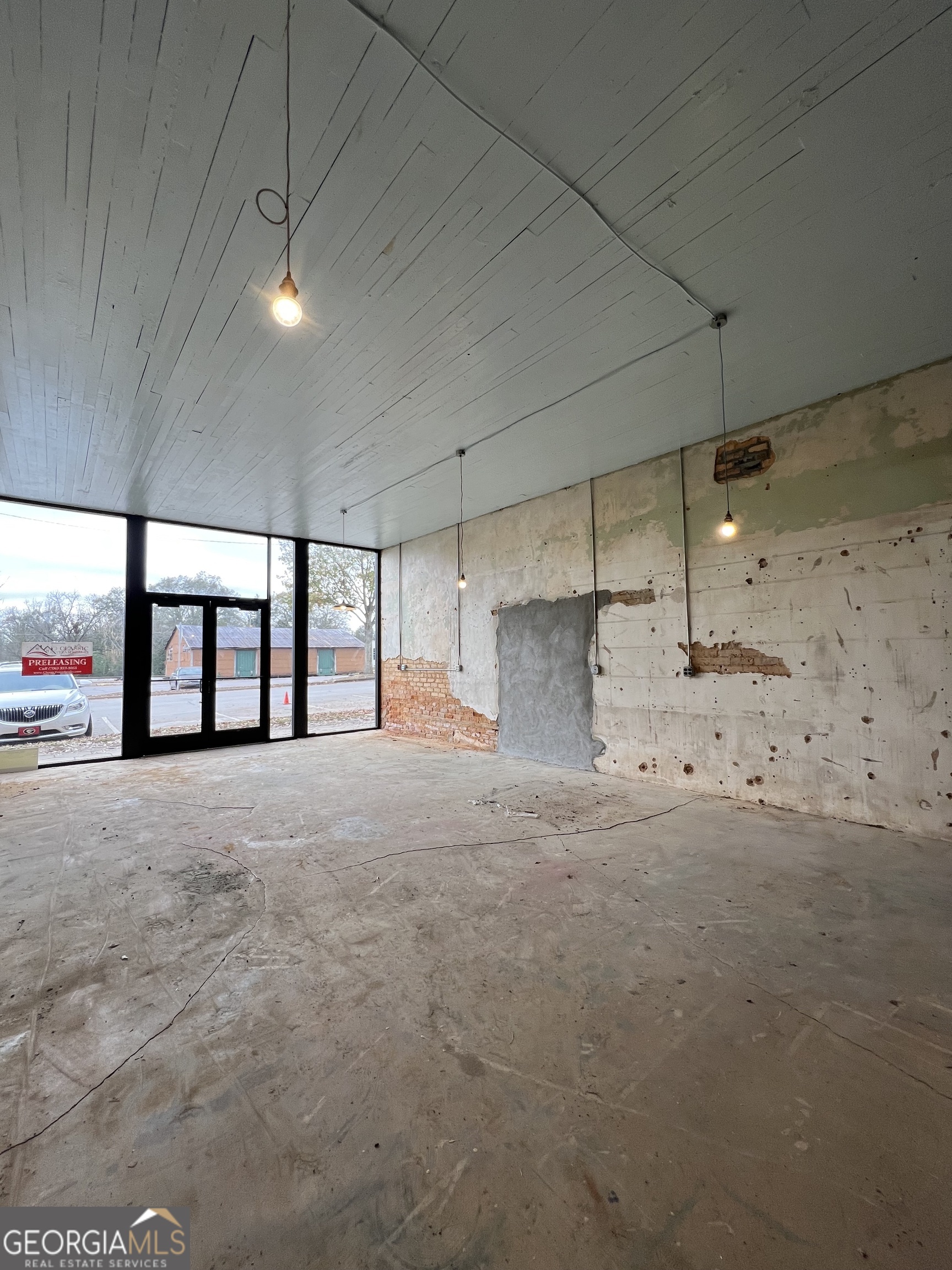 73 E North Avenue Property Photo 2