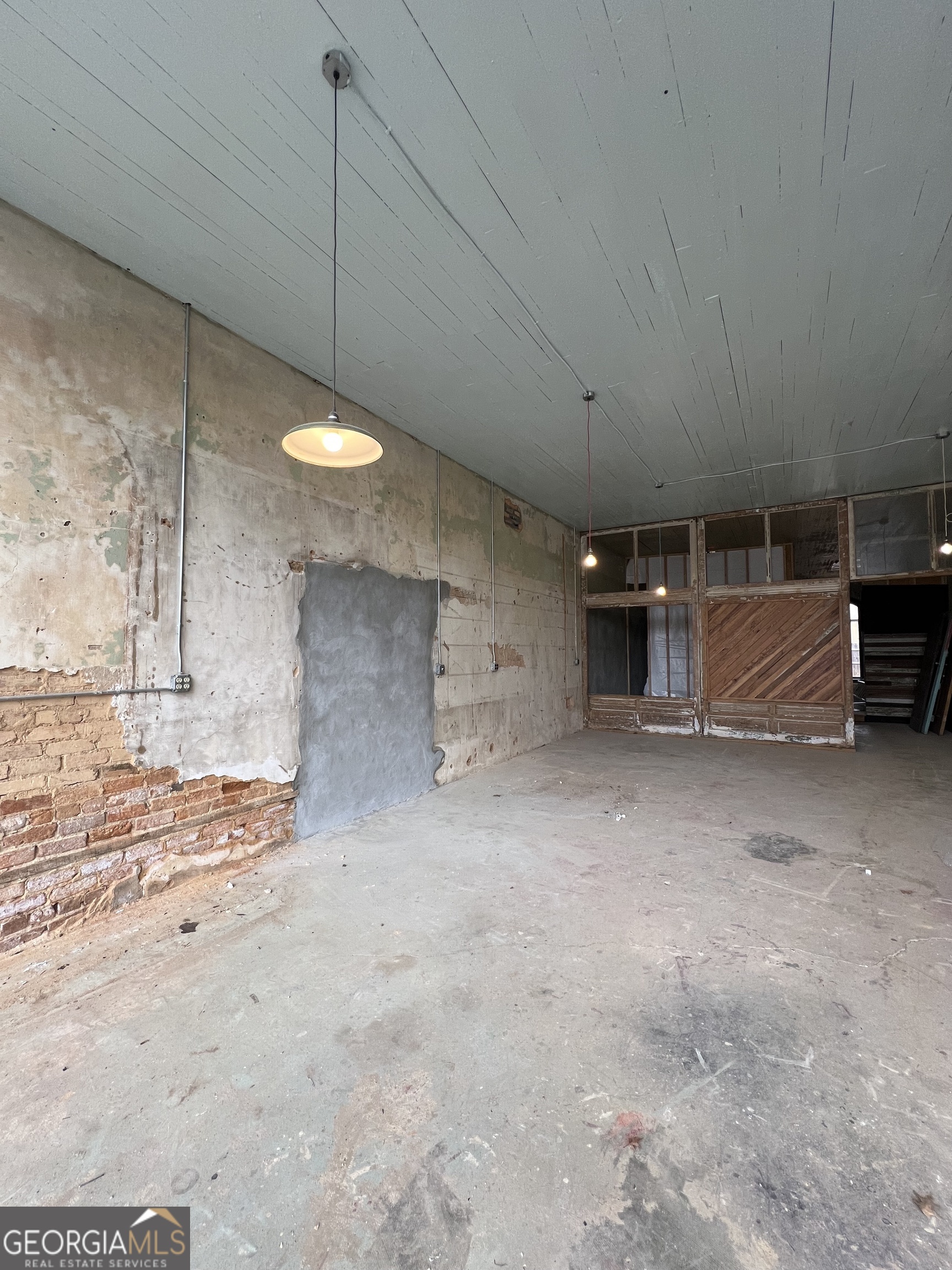 73 E North Avenue Property Photo 3