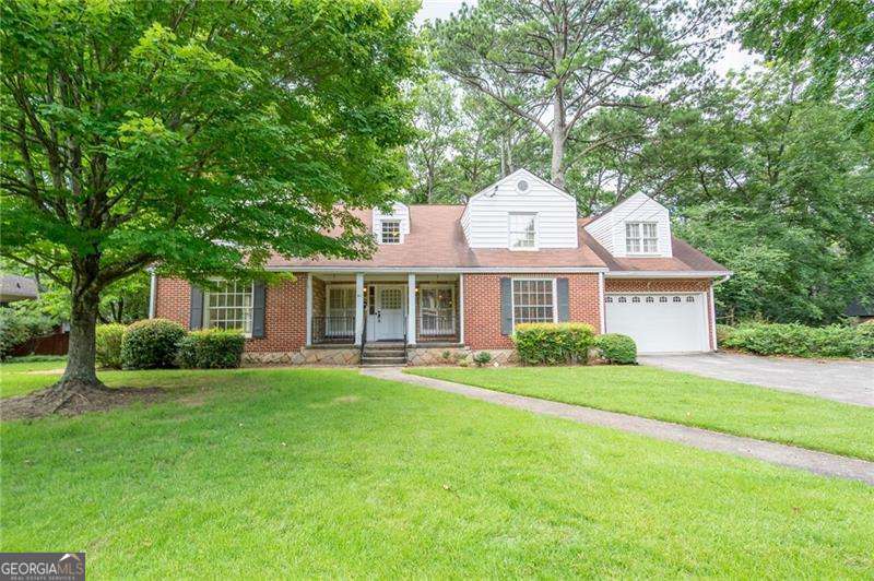 90 Clarendon Avenue Property Photo 1