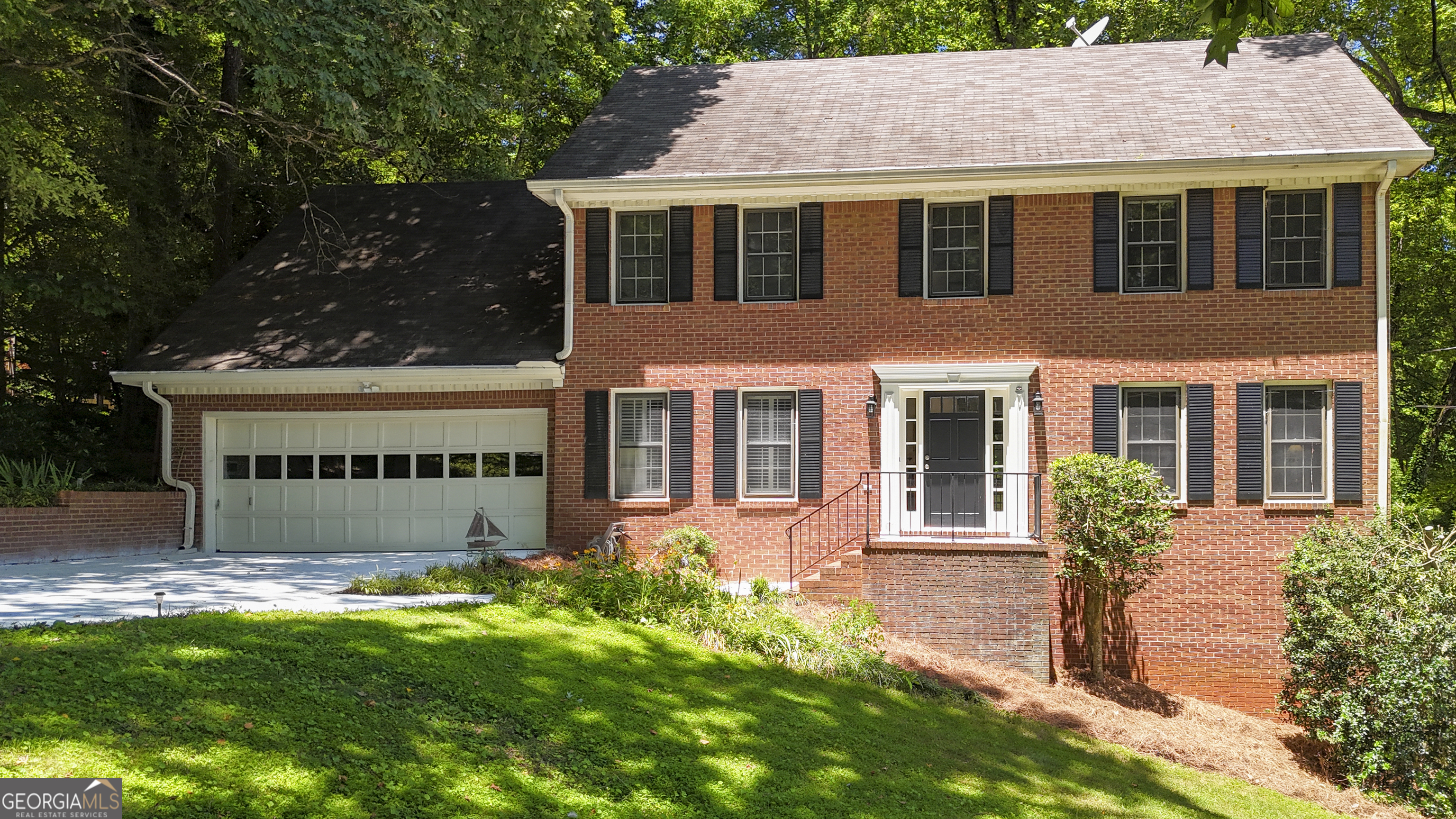 1527 Ridgewood Drive SW Property Photo 1