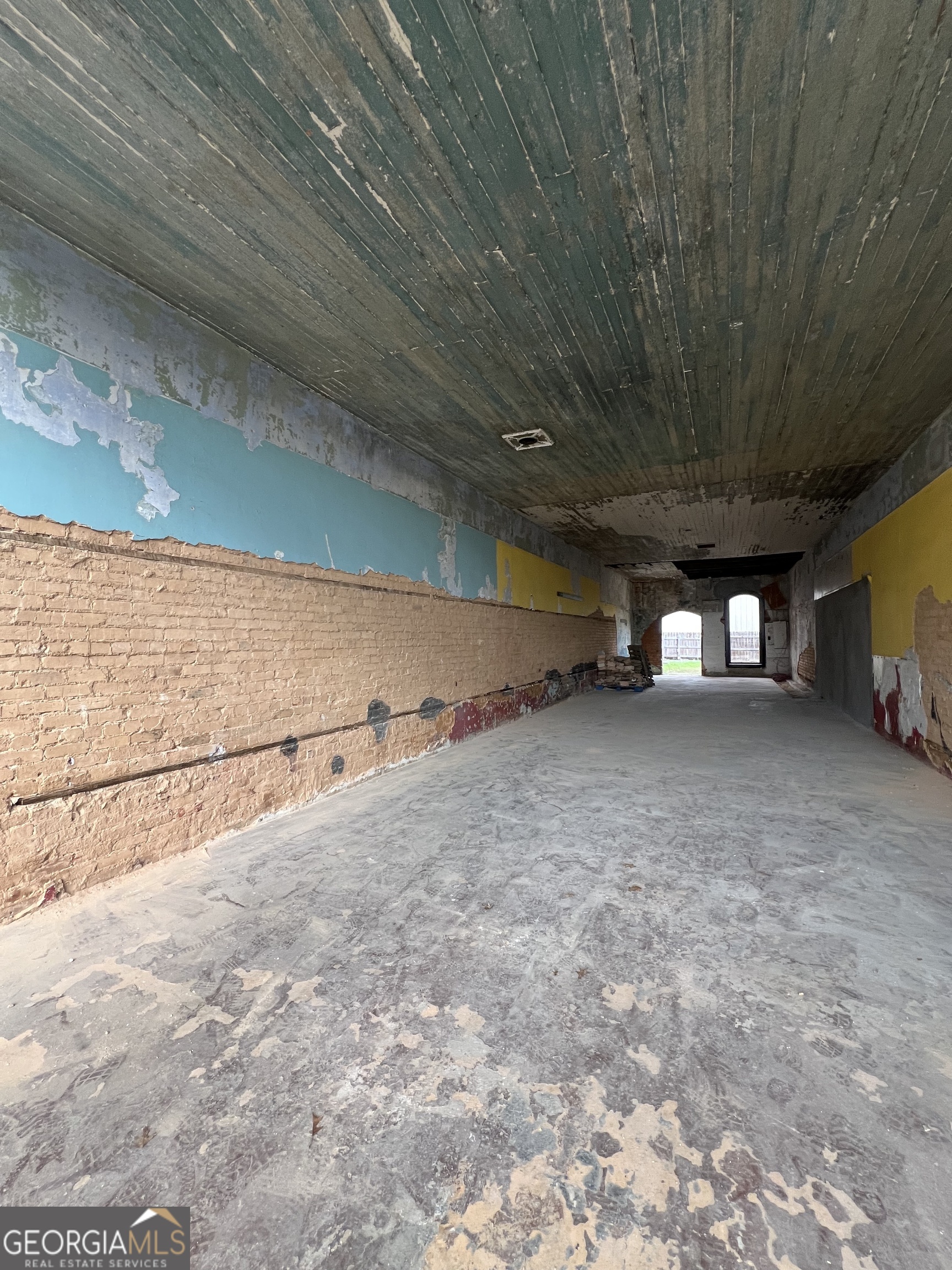 69 E North Avenue Property Photo 4