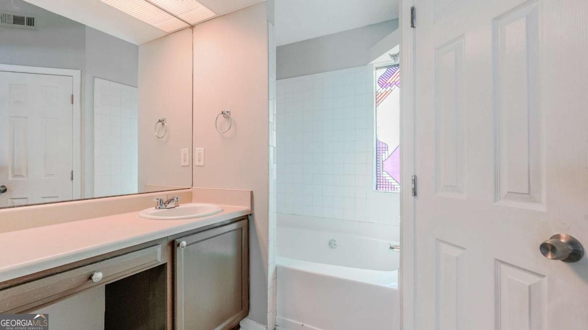 2067 Raintree Place Property Photo 22