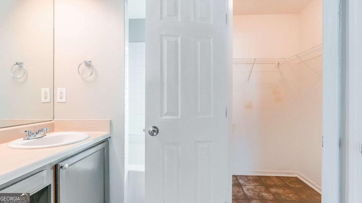 2067 Raintree Place Property Photo 24