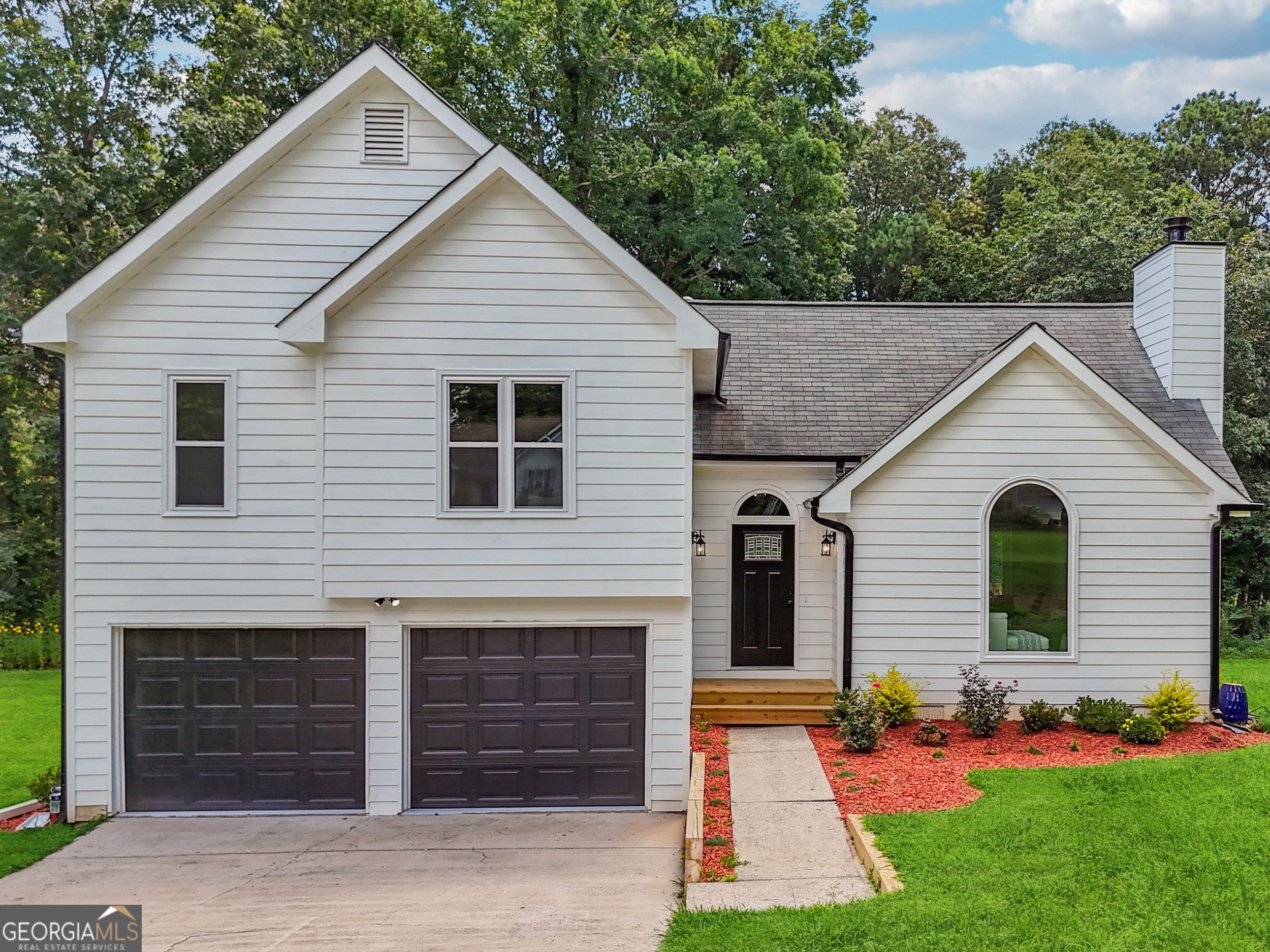 5825 Rolling Oaks Drive Property Photo 1