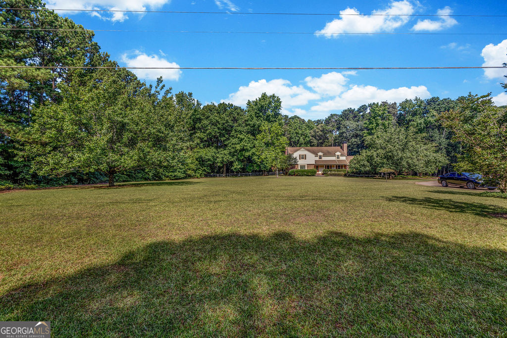 2470 Flippen Road Property Photo 3