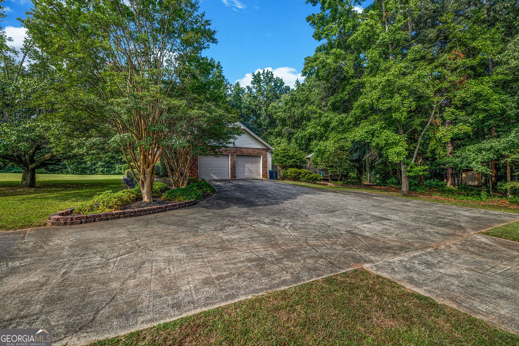 2470 Flippen Road Property Photo 11