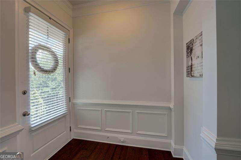 421 Alderwood Street Property Photo 3
