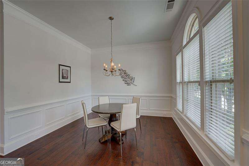 421 Alderwood Street Property Photo 4