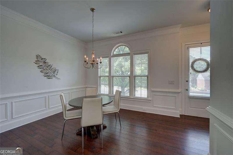 421 Alderwood Street Property Photo 5