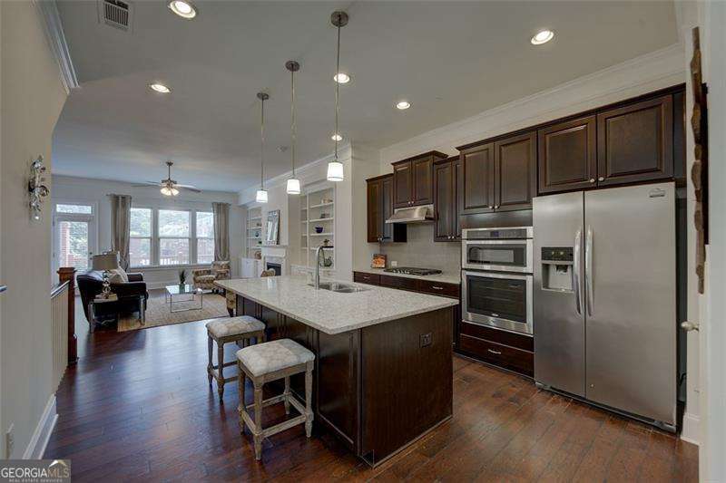 421 Alderwood Street Property Photo 8