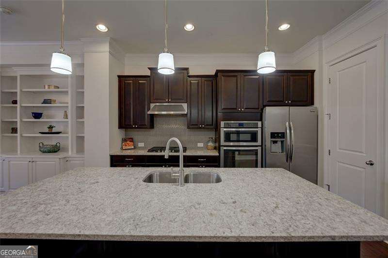 421 Alderwood Street Property Photo 10