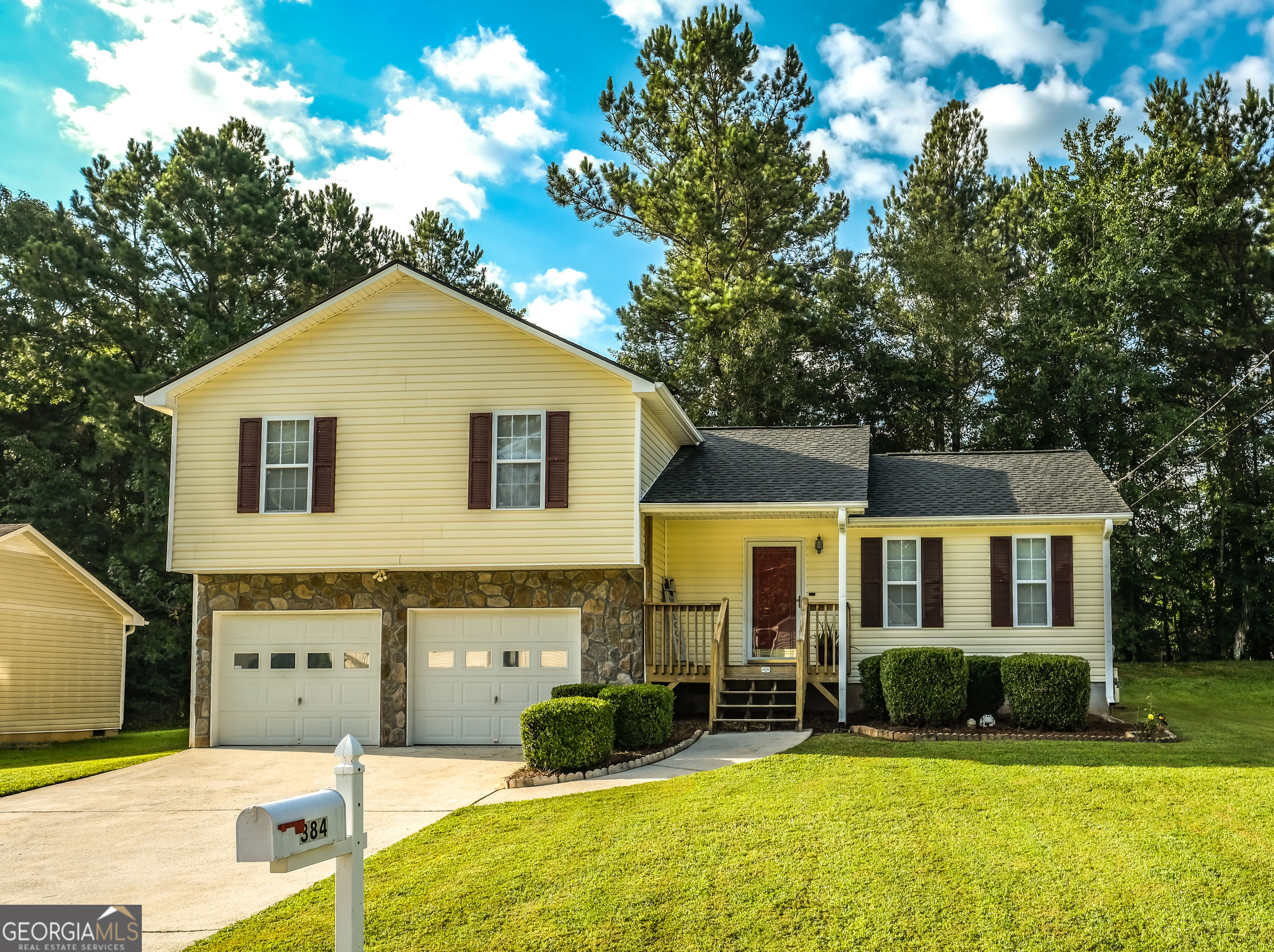 384 River Trace Drive Property Photo 1