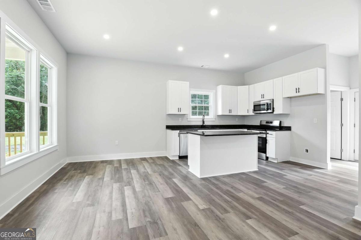 1859 William Smith Road Property Photo 7