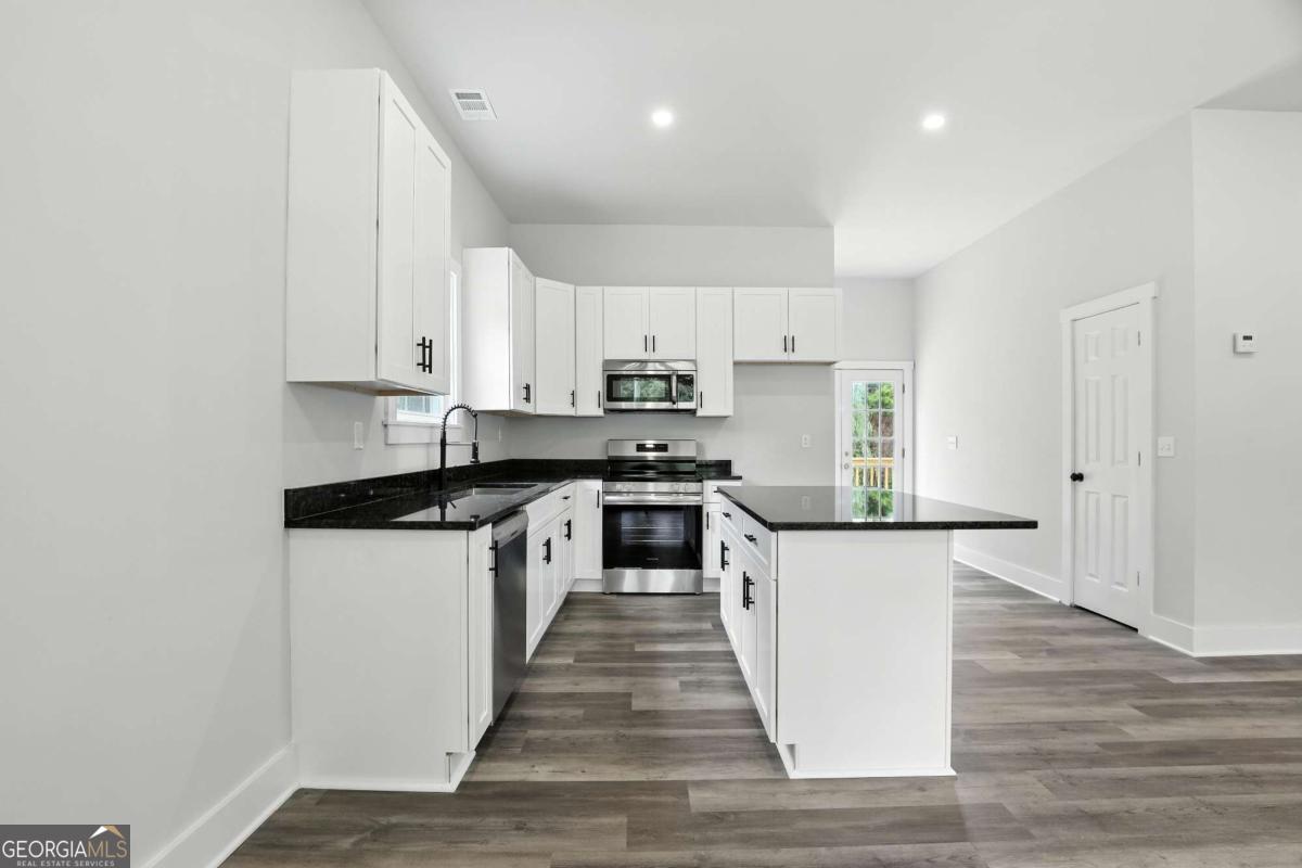 1859 William Smith Road Property Photo 8