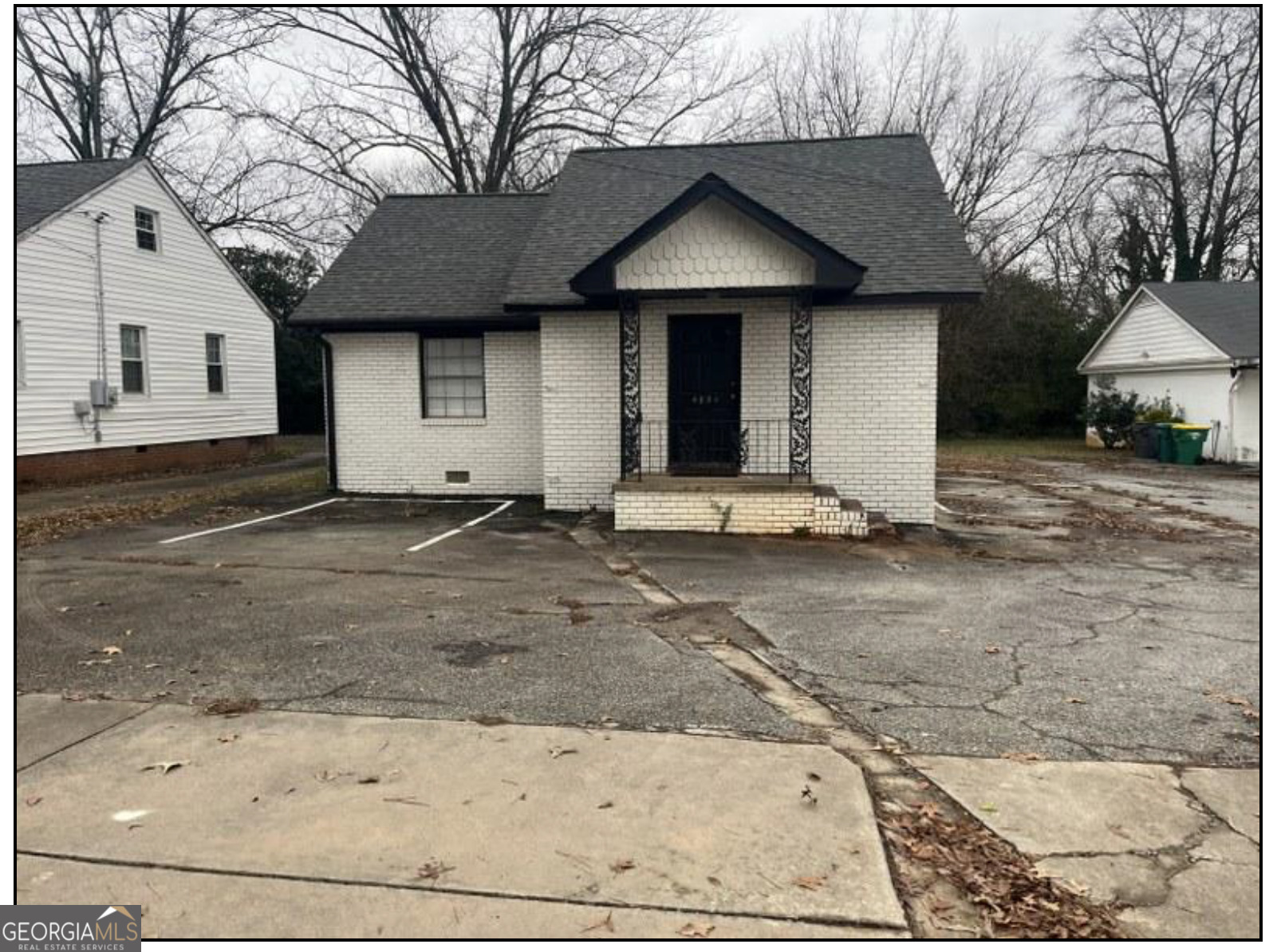 4894 College Street Property Photo 1