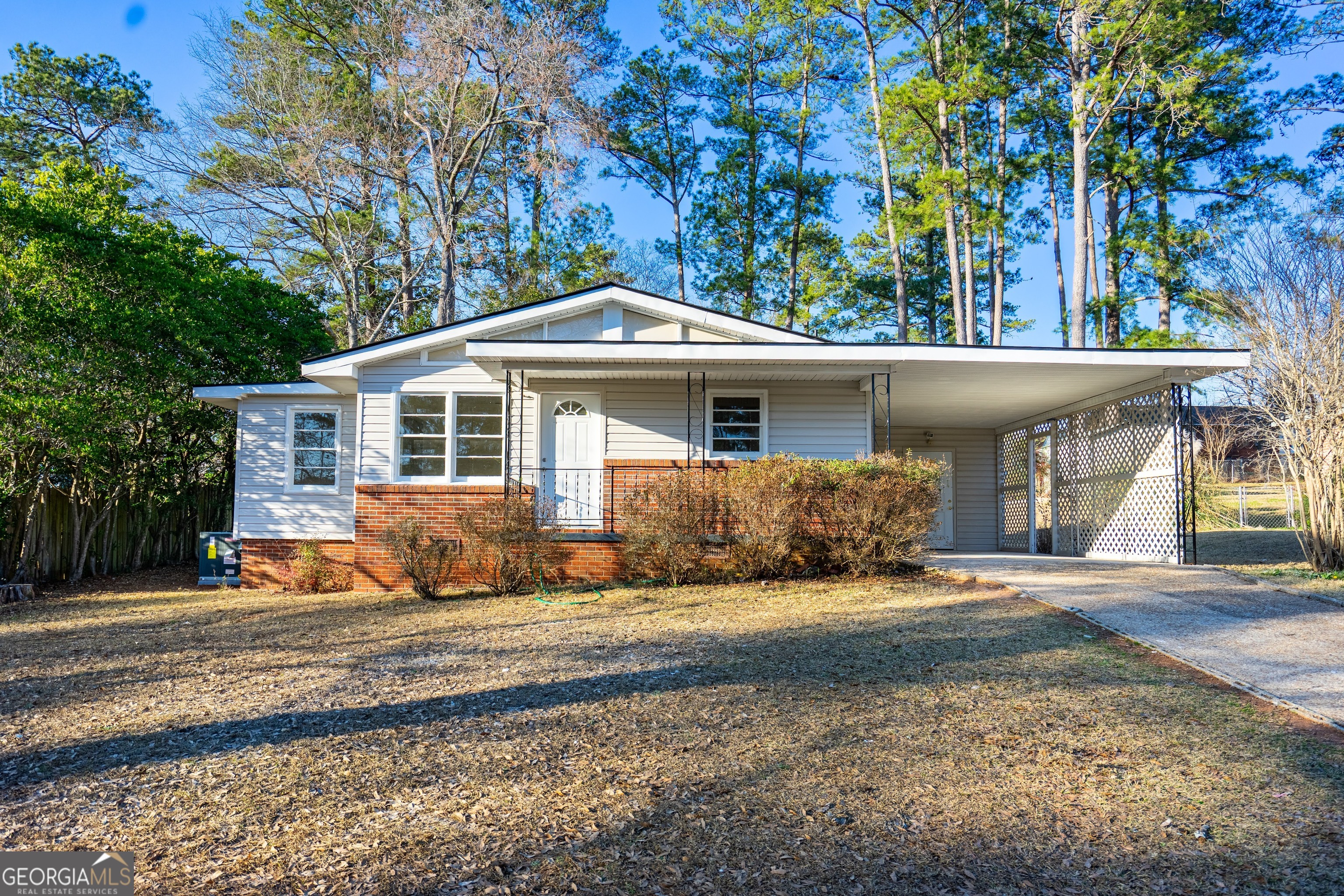 202 S Chilton Crescent Property Photo 1