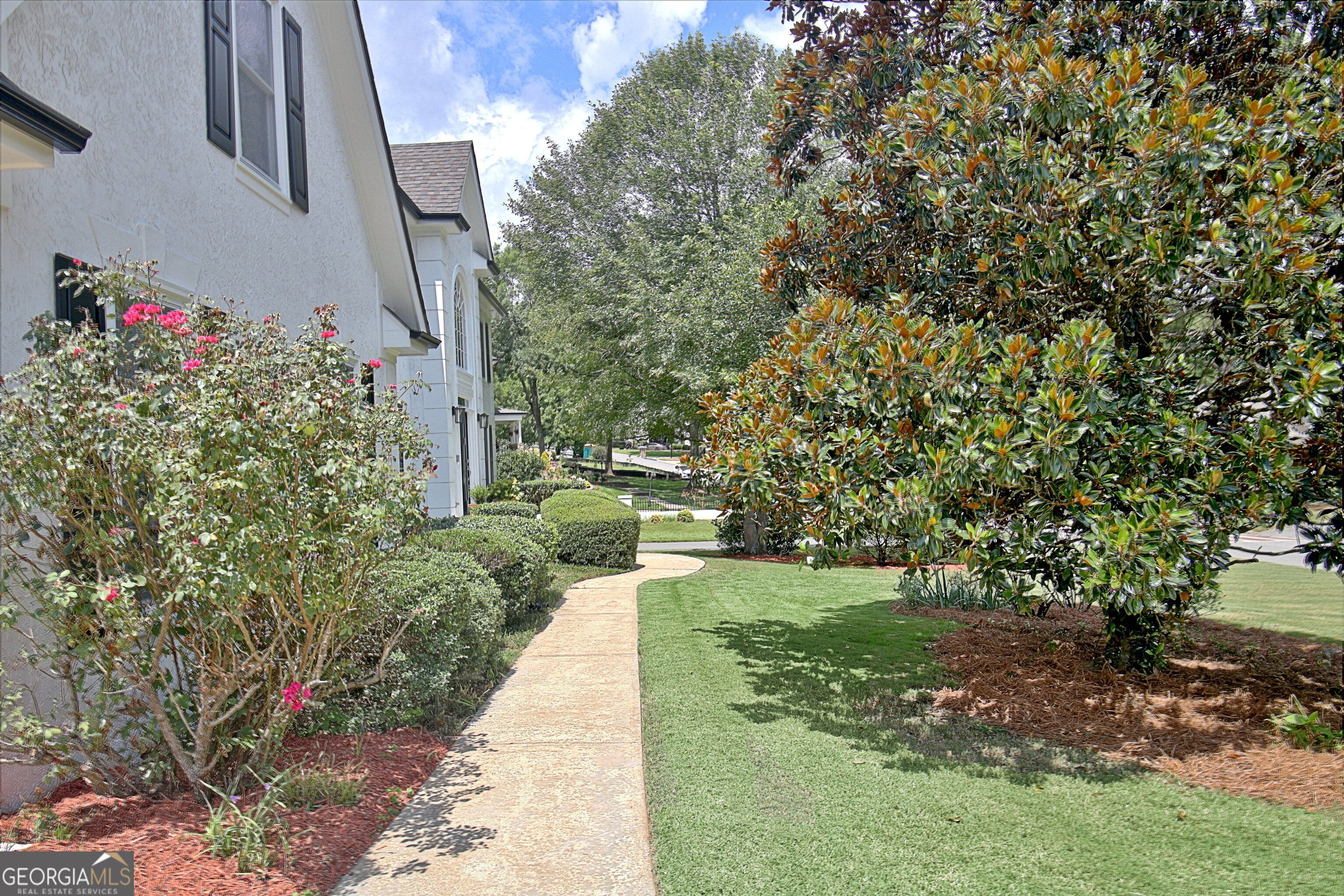 109 Sweetwater Oaks Property Photo 3