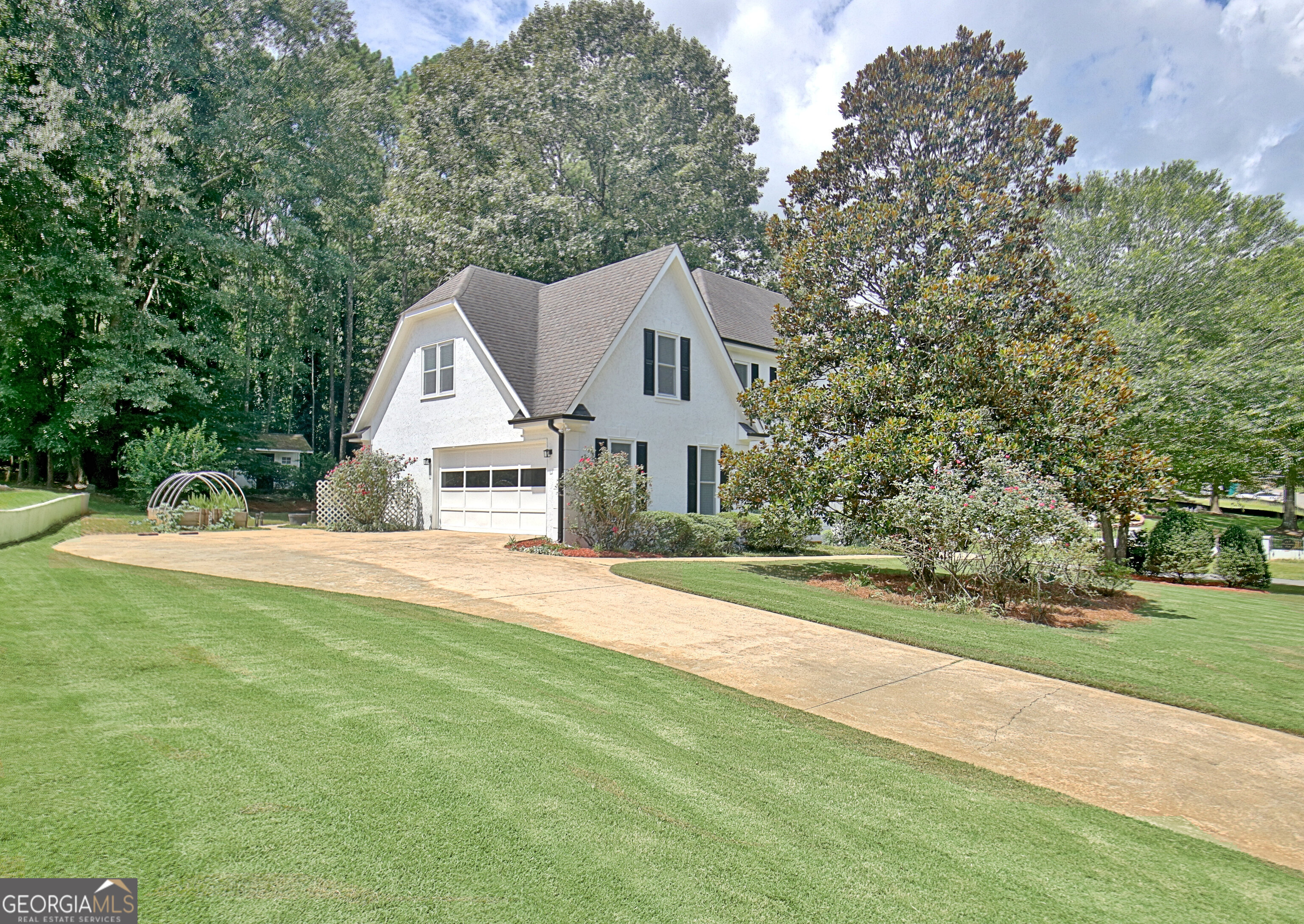 109 Sweetwater Oaks Property Photo 4